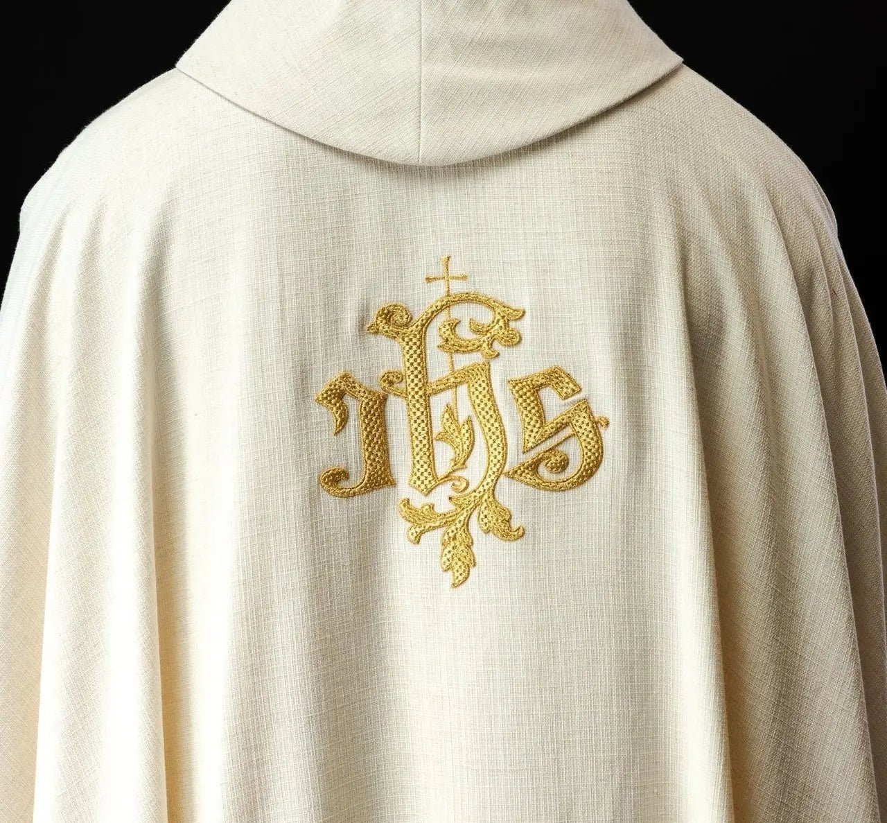 Chasuble brodée avec l'image de Saint Joseph
