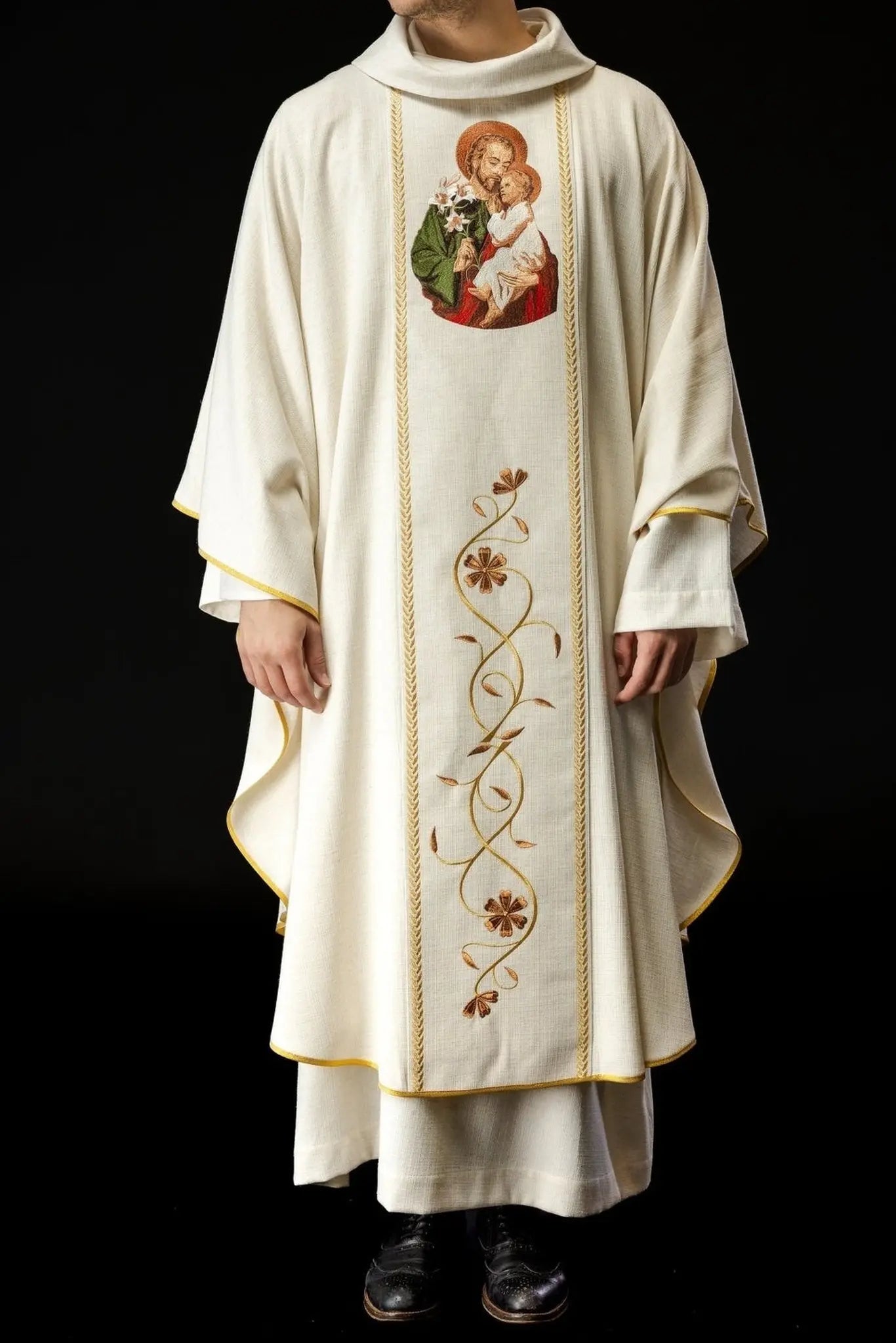 Chasuble brodée avec l'image de Saint Joseph