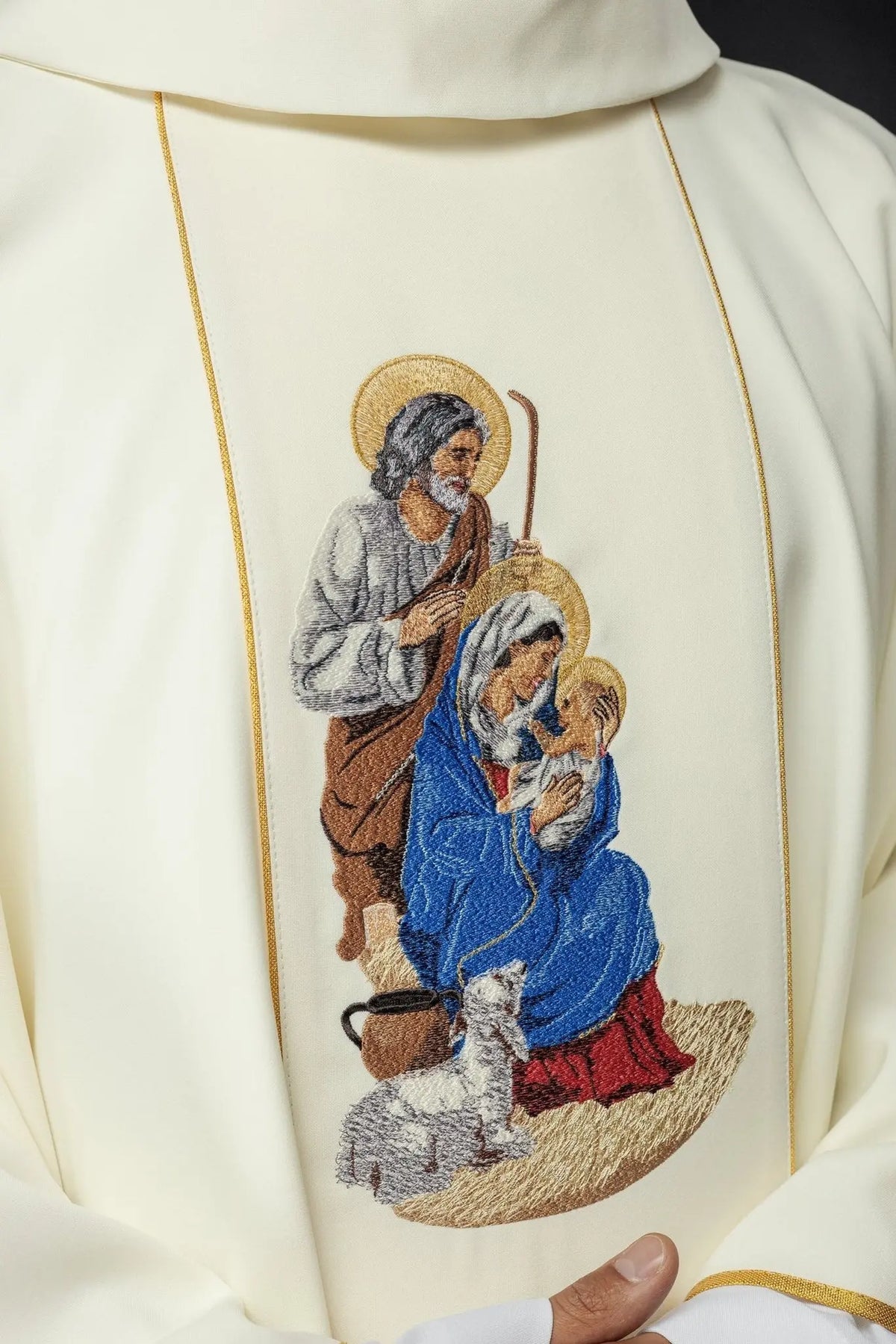 Embroidered chasuble with the image of the Holy Family for Christmas