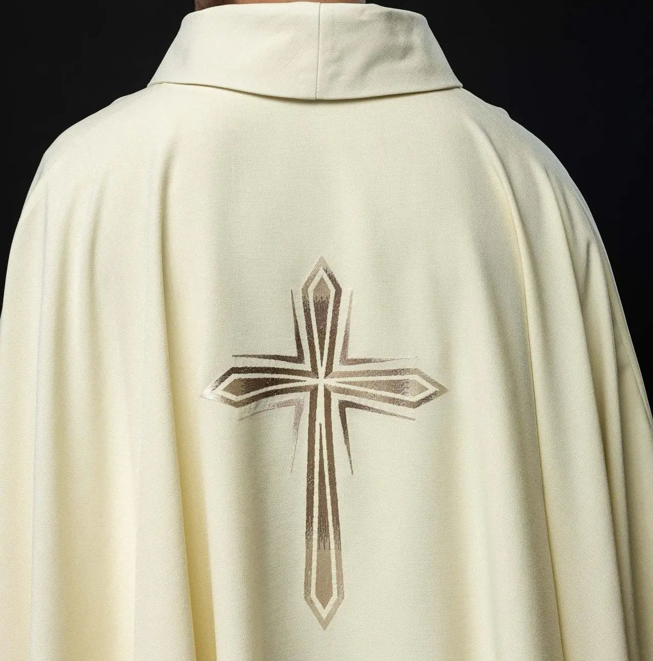 Embroidered chasuble with the pattern of the Cross ecru colour