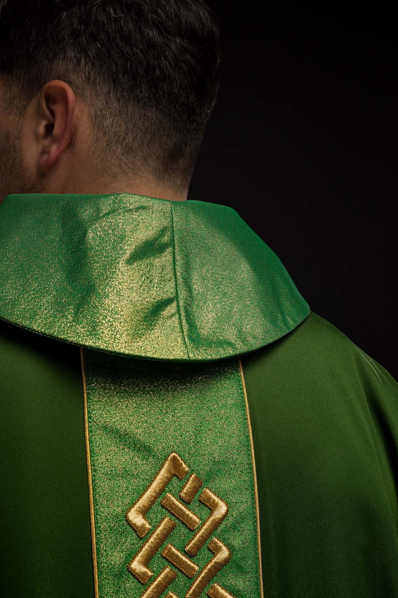 Ornat haftowany Zielony Ozdobny Pas z Krzyżami