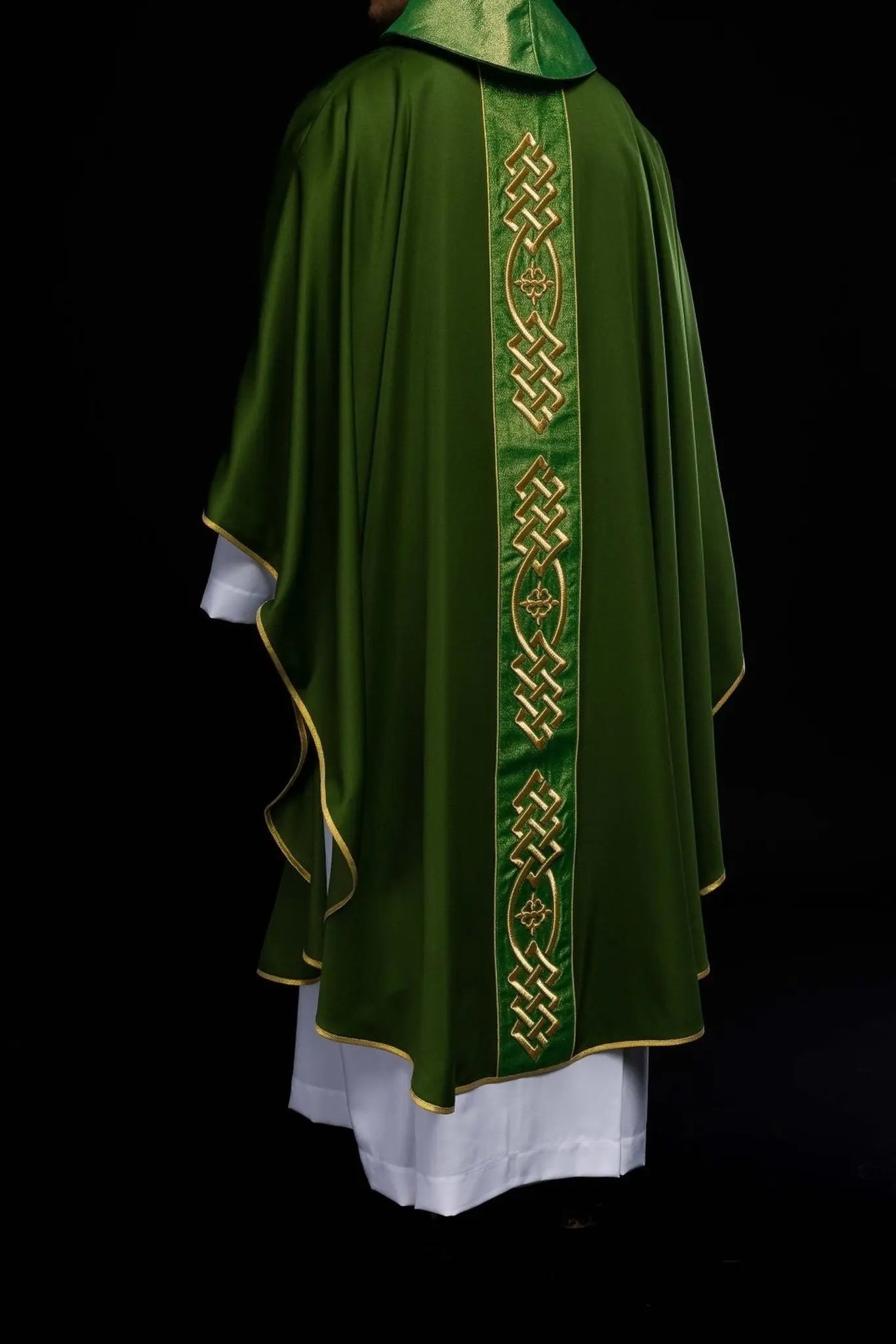 Chasuble brodée verte Ceinture décorative avec croix