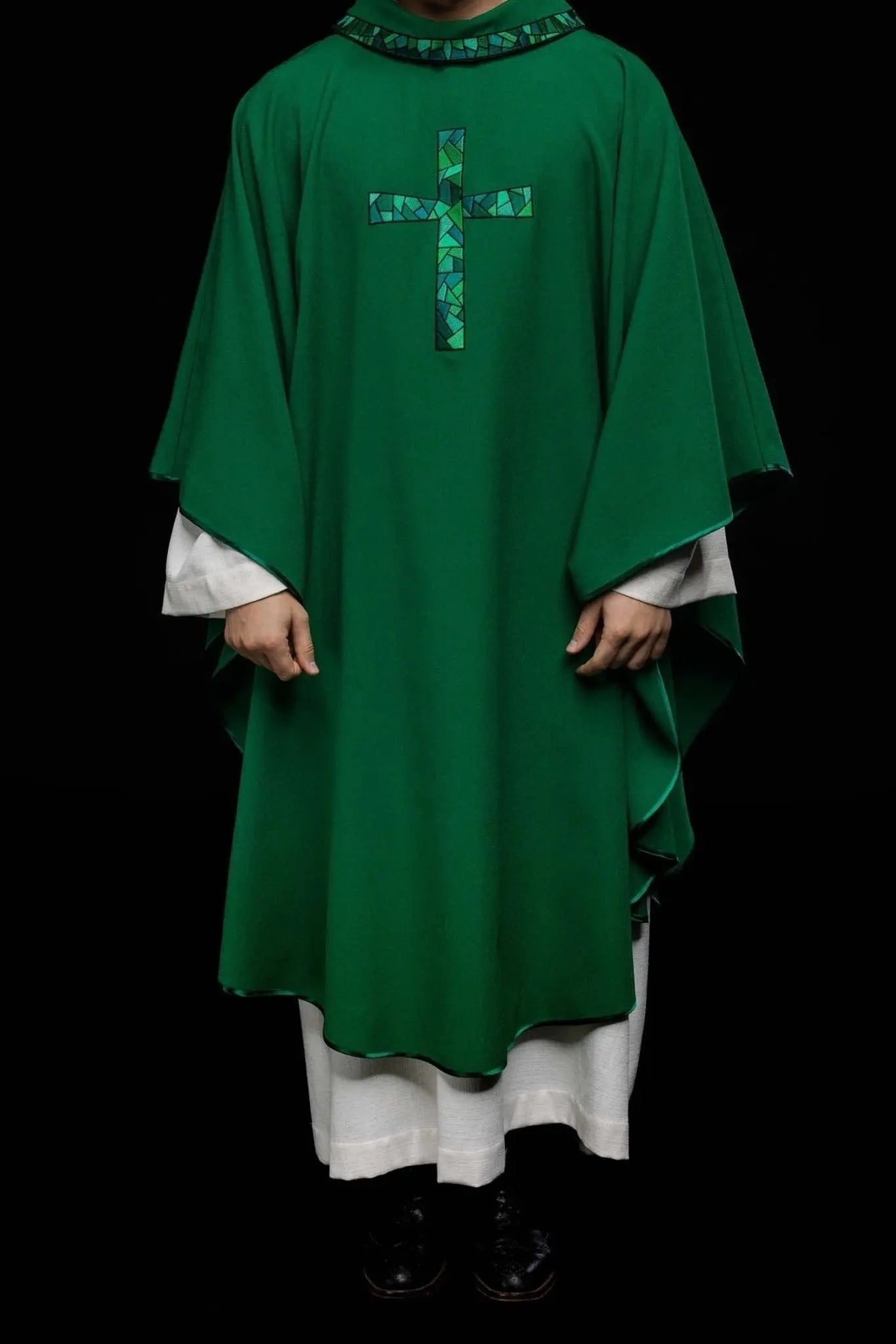 Chasuble brodée verte avec mosaïque de croix