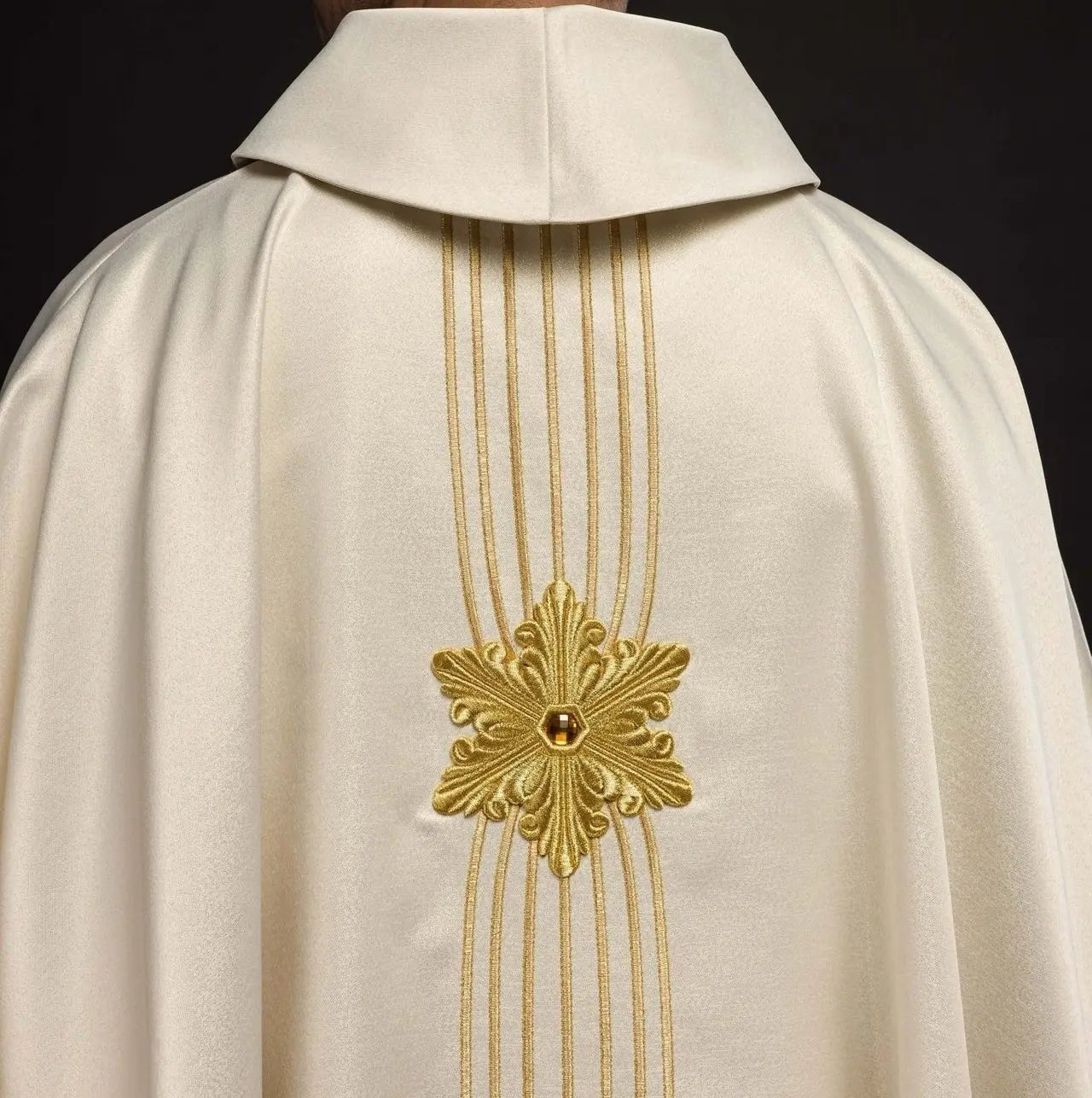 Chasuble liturgique mariale brillante avec pierres LE/7025 ÉCRU