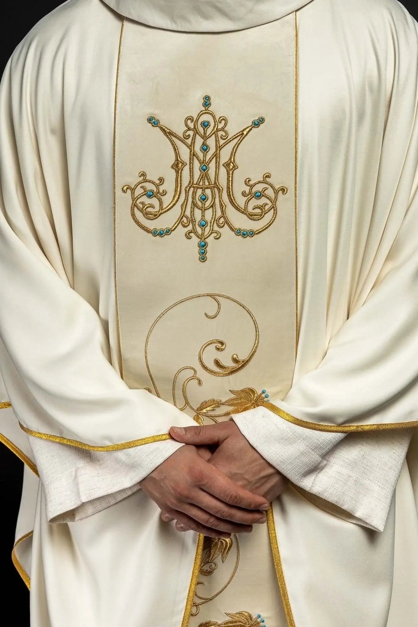 Chasuble liturgique mariale avec ceinture en velours écru