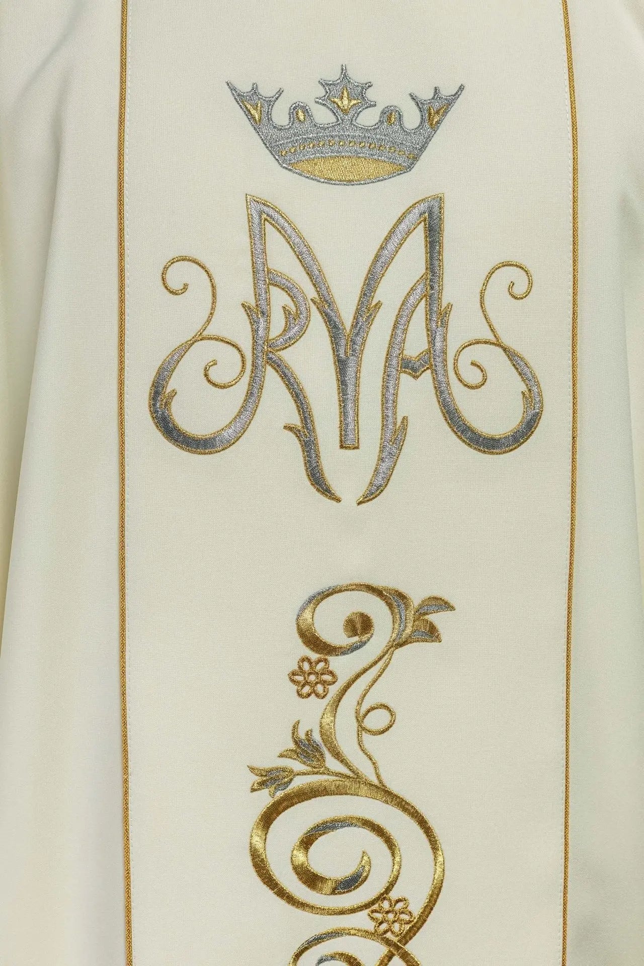 Chasuble liturgique mariale avec ceinture brodée écrue