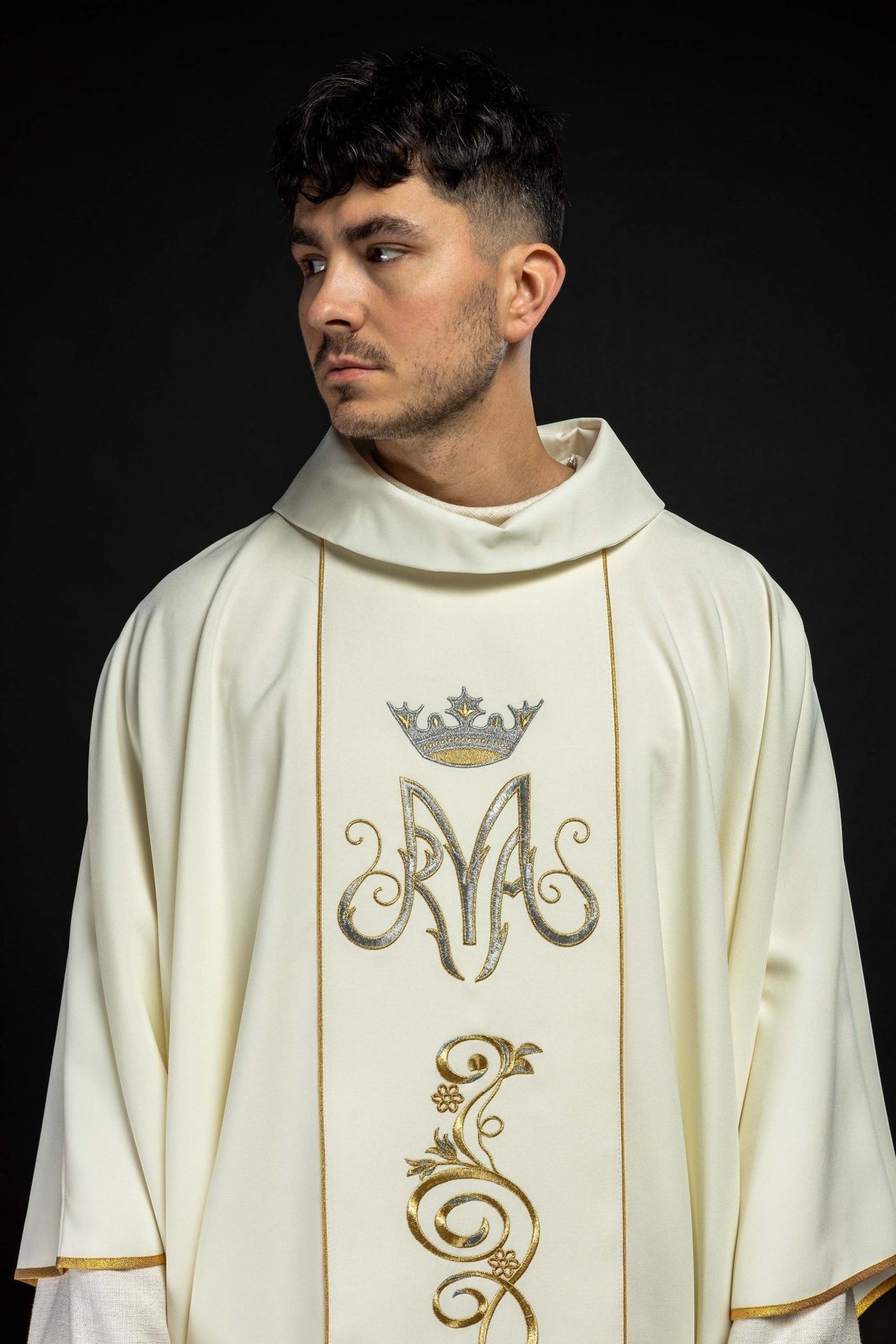 Ornat liturgiczny Maryjny z pasem haftowanym ecru