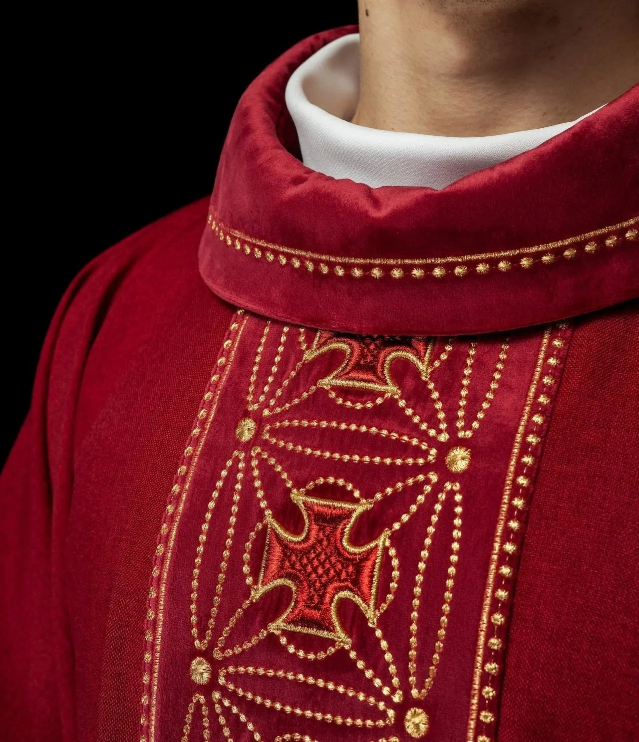 Liturgical chasuble with richly decorated belt with crosses in red color