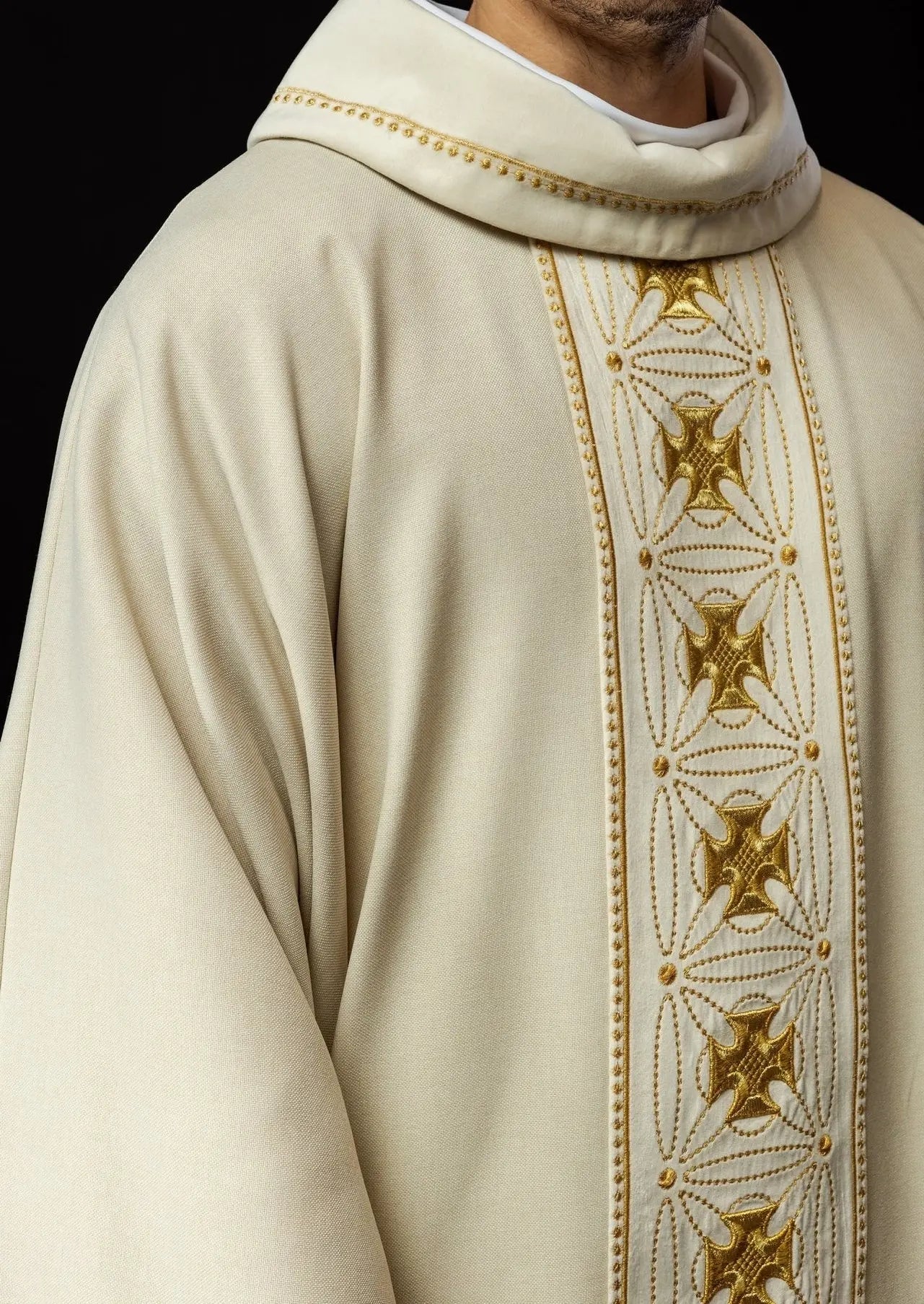 Liturgical chasuble with richly decorated belt with crosses in ecru color