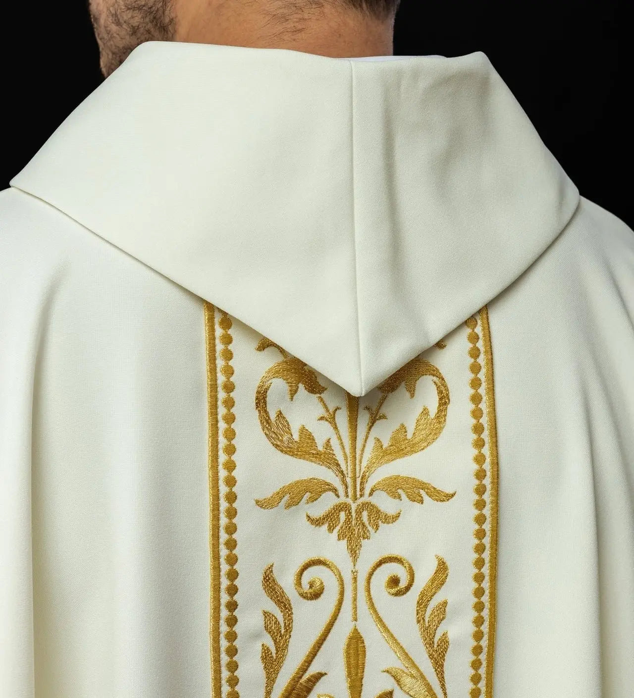 Liturgical chasuble with embroidered belt in ecru