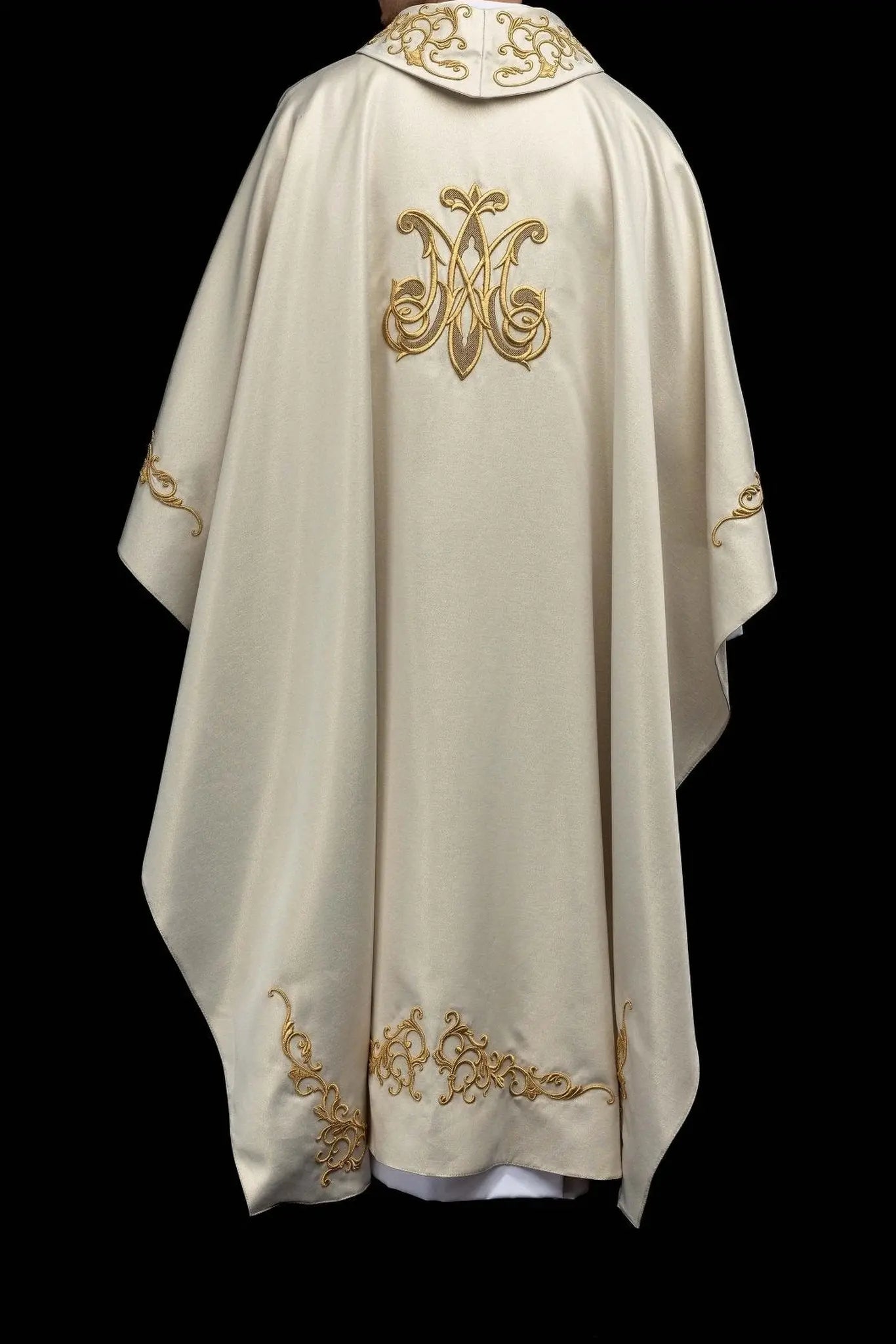 Ecru Marian chasuble with embroidered Marian symbol