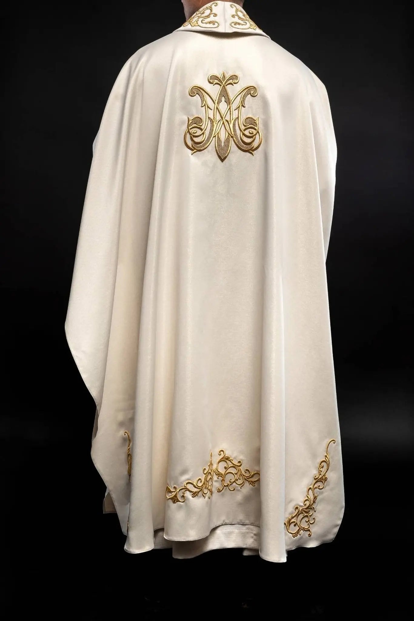 Chasuble liturgique avec l'image de Notre-Dame des Câlins
