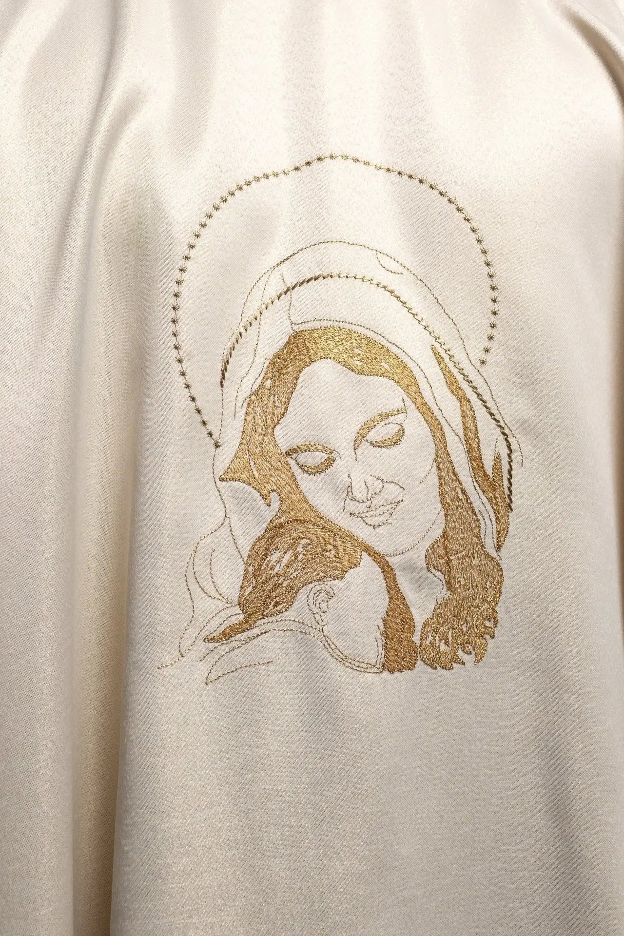 Chasuble liturgique avec l'image de Notre-Dame des Câlins