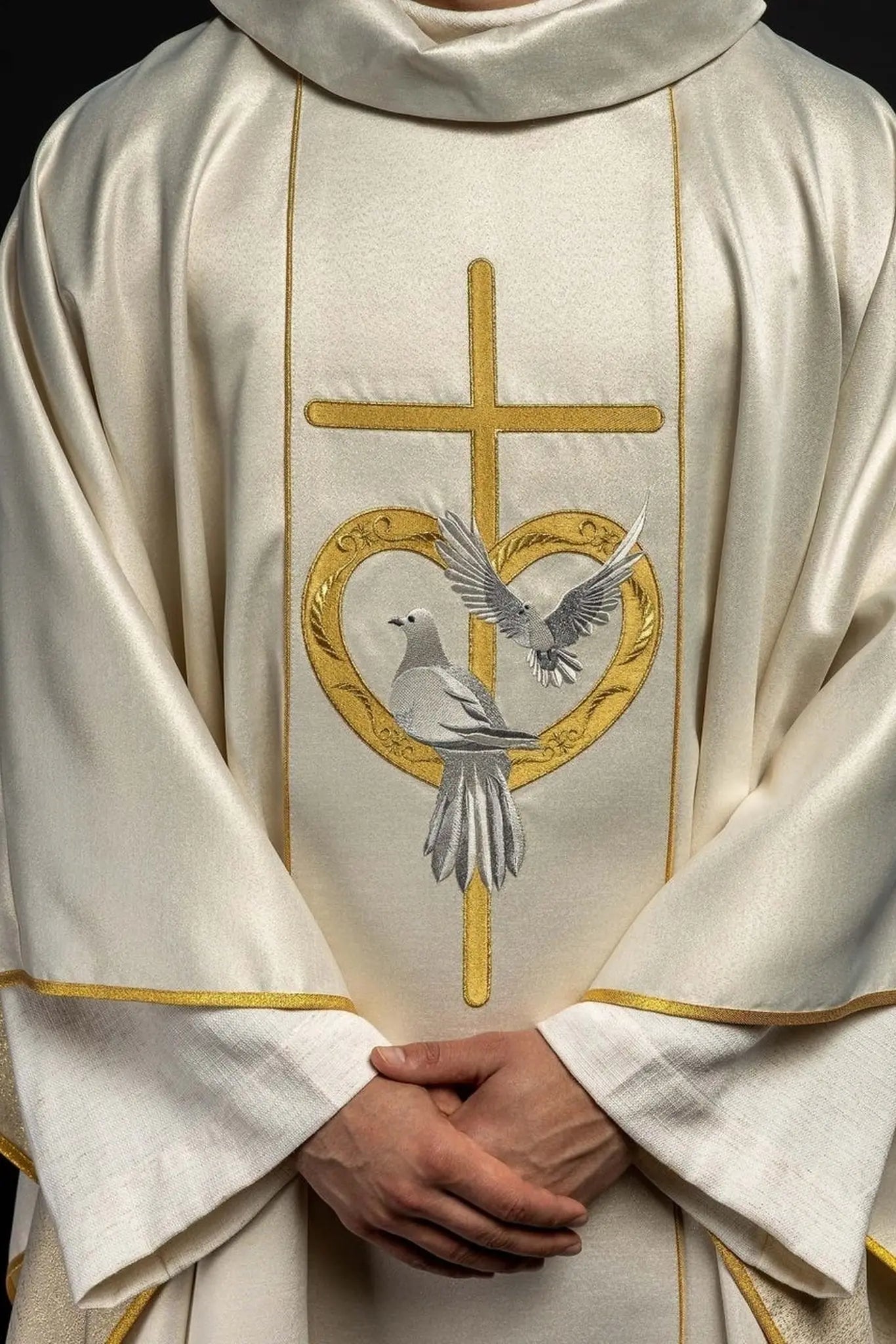 Wedding chasuble in the colour ecru