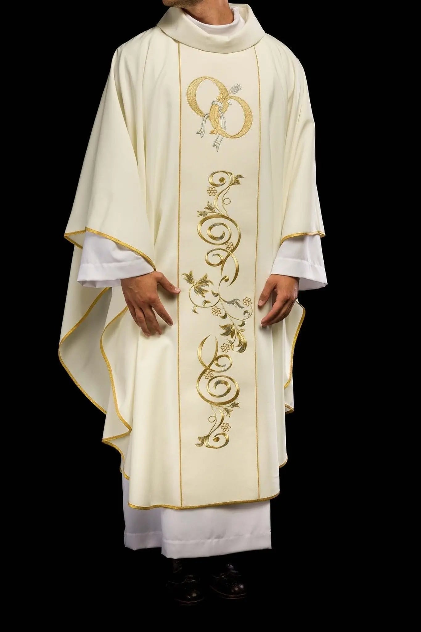 Wedding chasuble with wedding rings in ecru