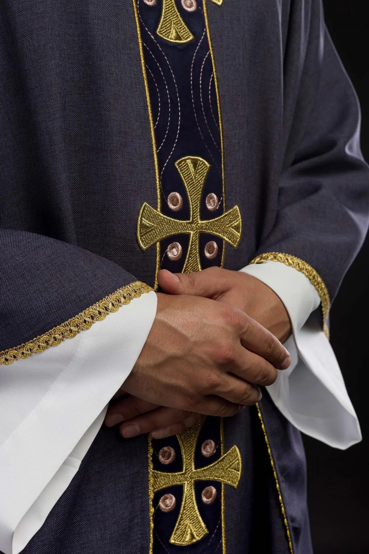 Chasuble in embroidered gold crosses and piping on collar in purple
