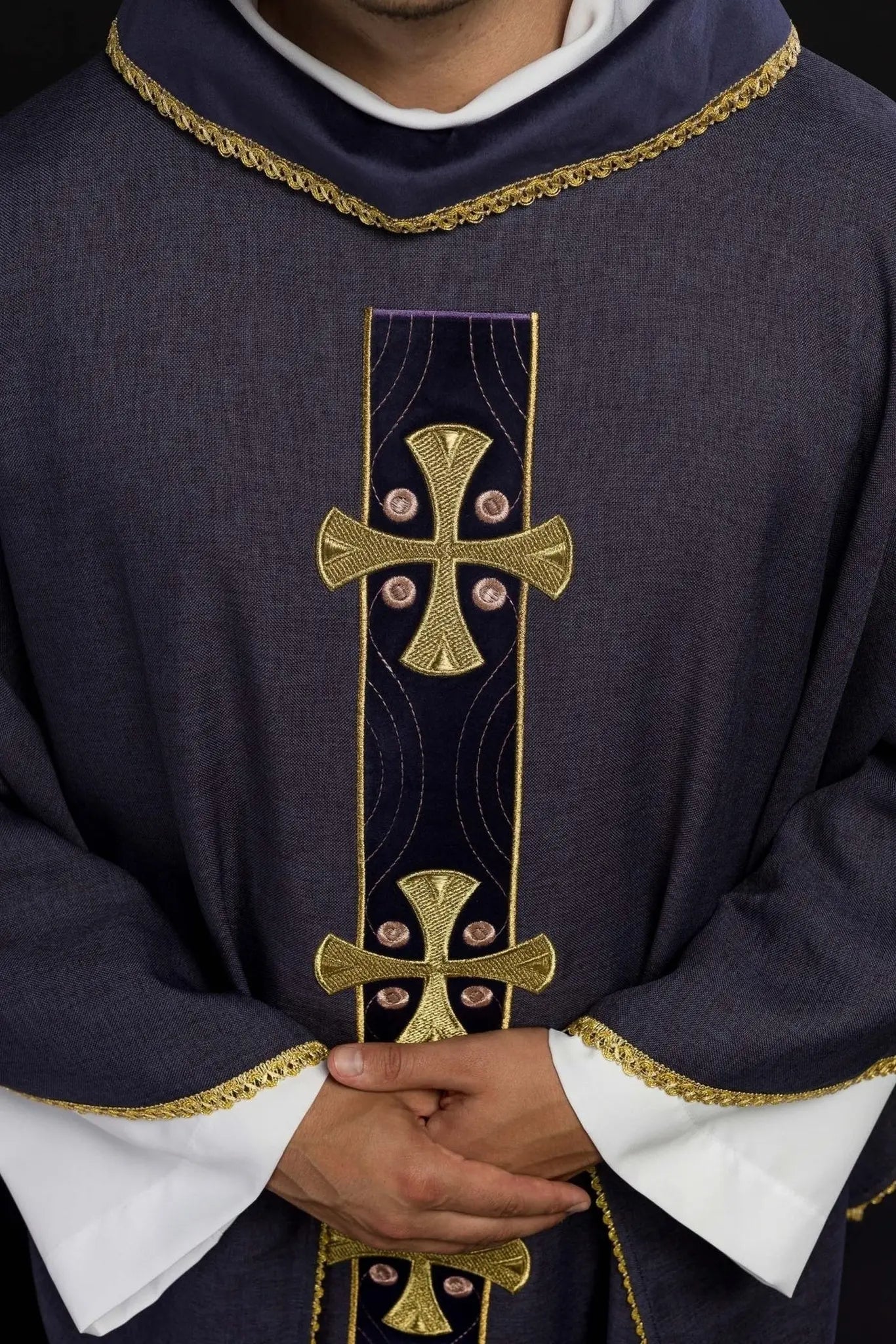 Chasuble in embroidered gold crosses and piping on collar in purple