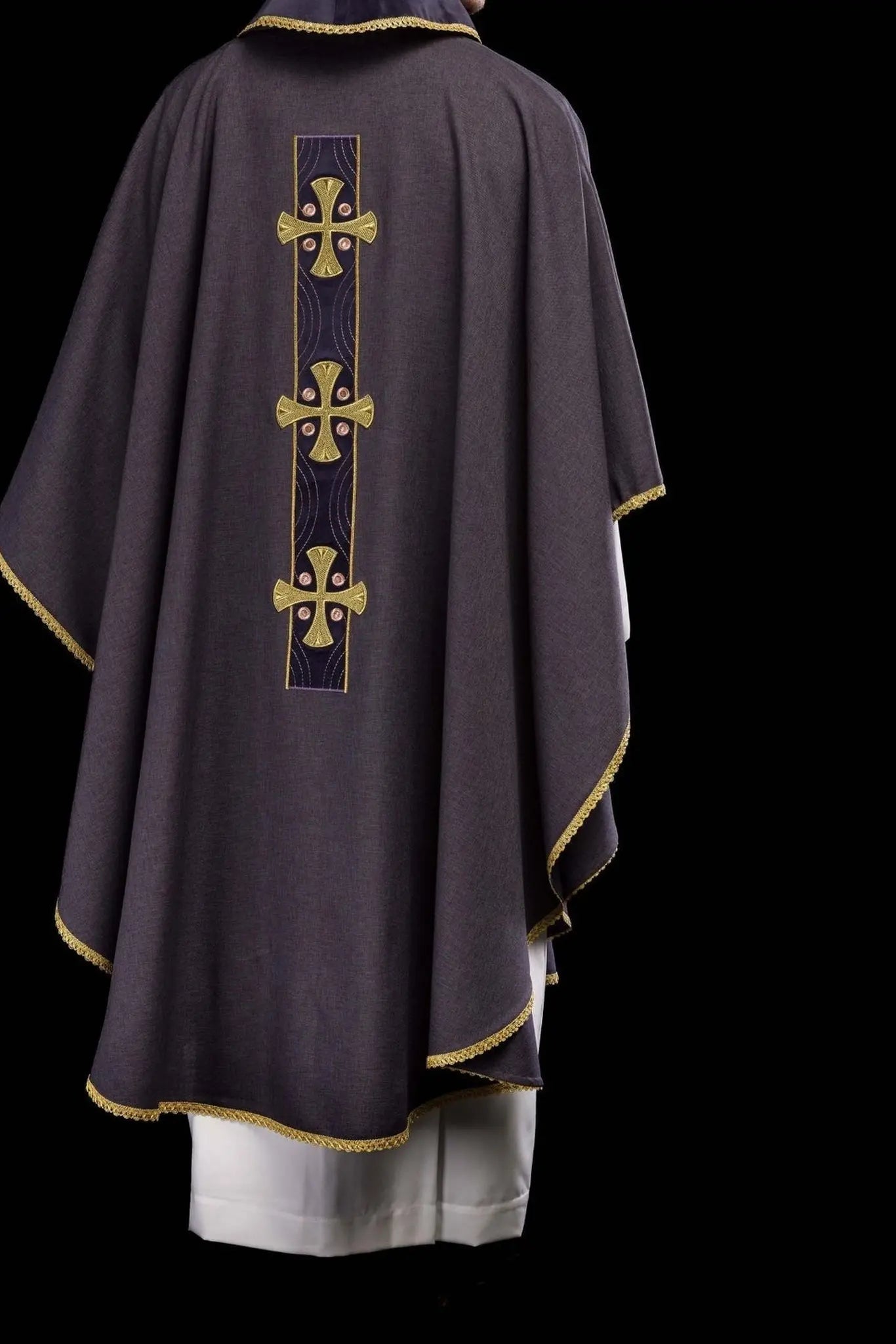 Chasuble in embroidered gold crosses and piping on collar in purple