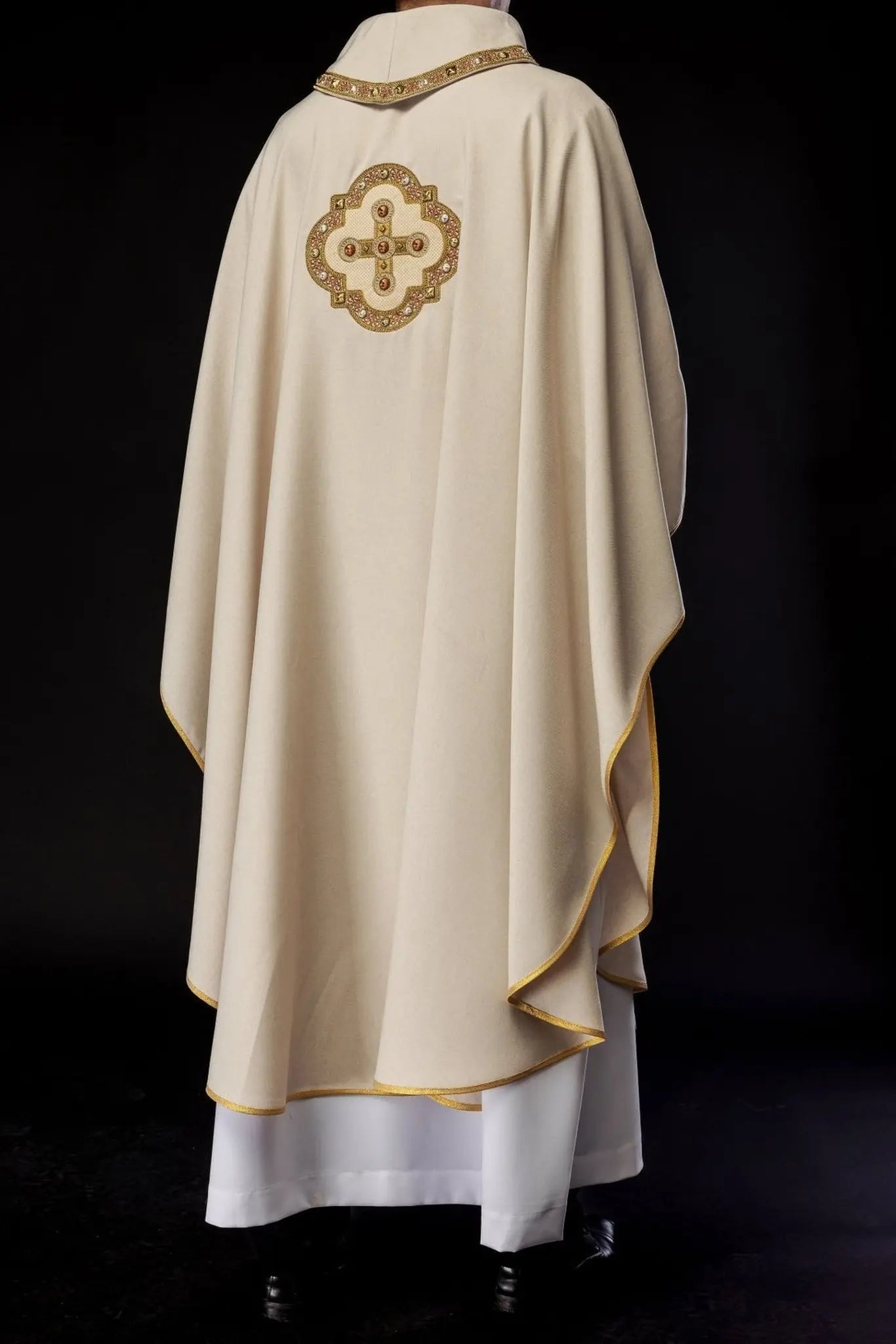 Chasuble in ecru color with embroidered trim on the collar and around the embroidery of the cross