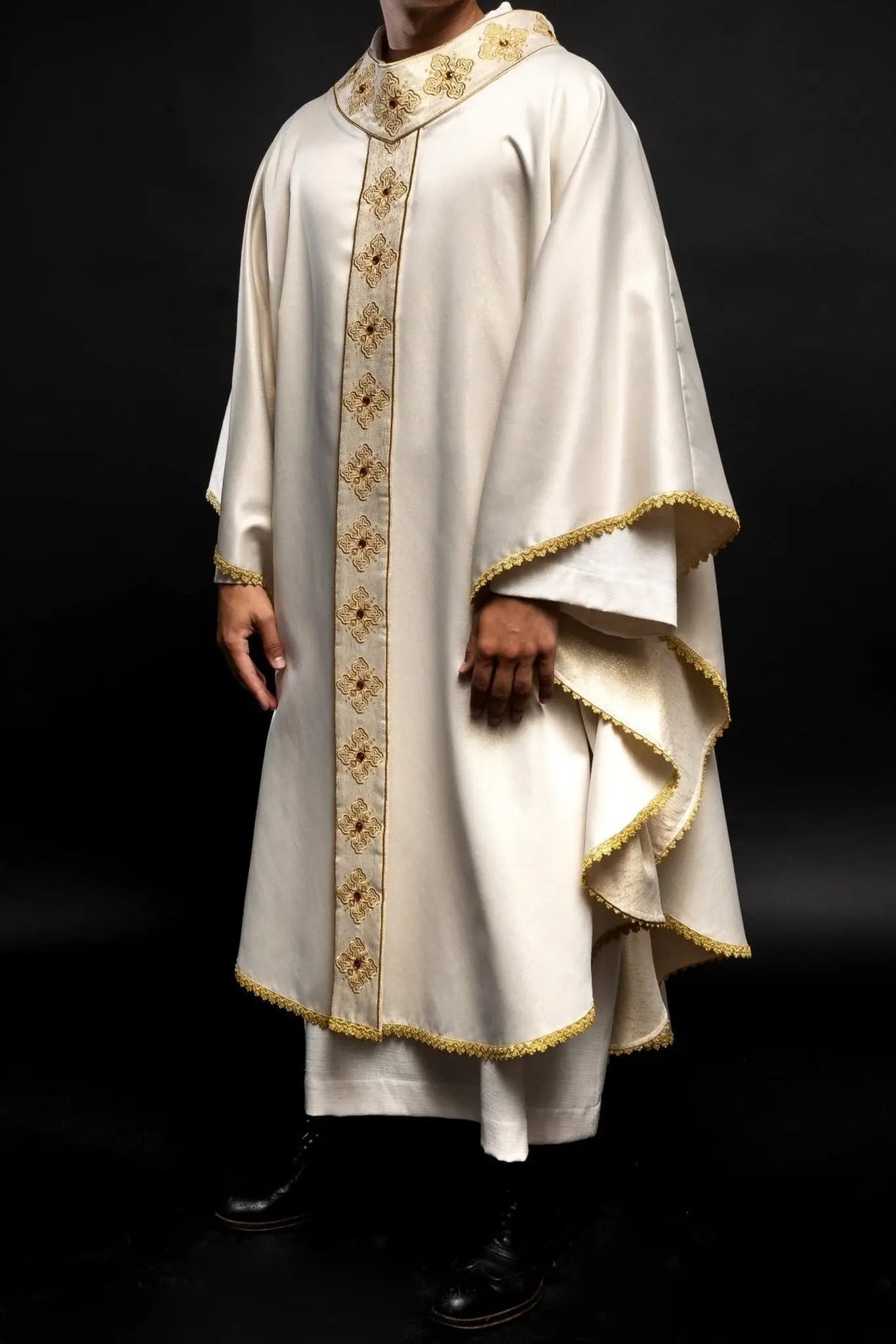Chasuble in ecru color with embroidered belt and collar decorated with stones