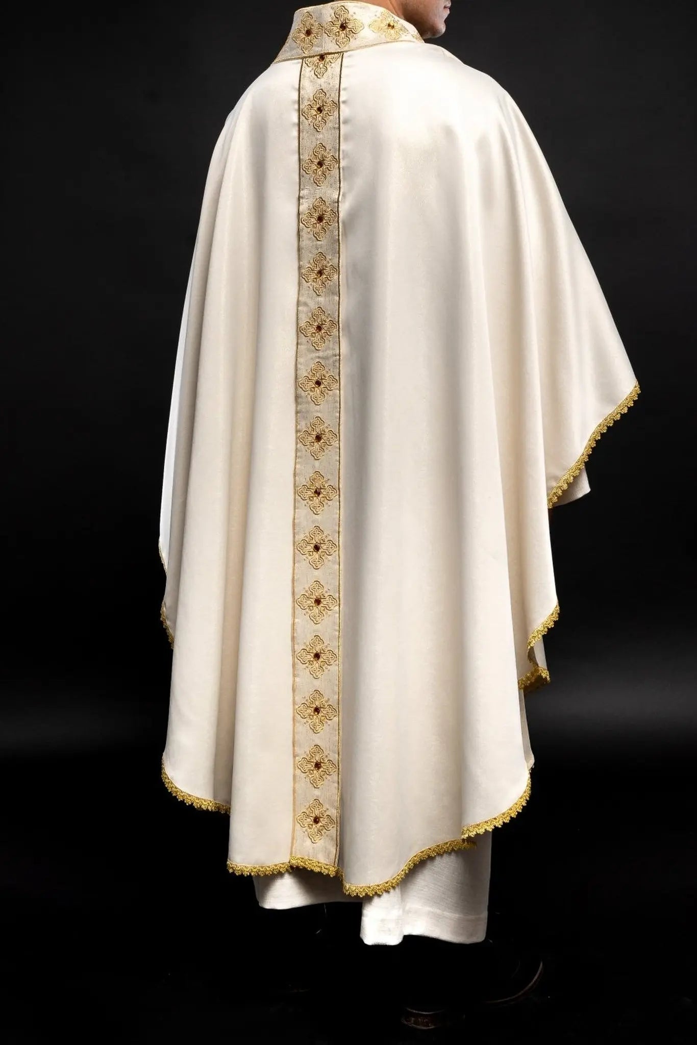 Chasuble in ecru color with embroidered belt and collar decorated with stones