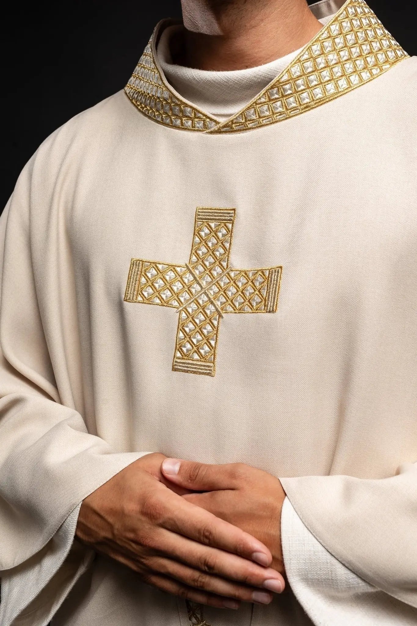 Chasuble in ecru color with embroidered crosses and collar