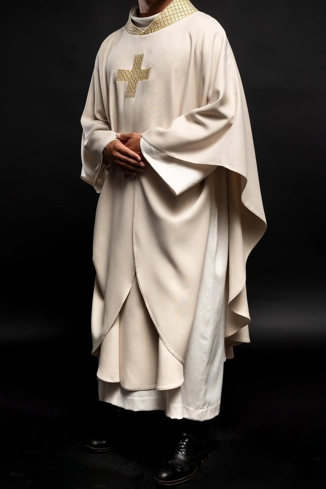 Chasuble in ecru color with embroidered crosses and collar