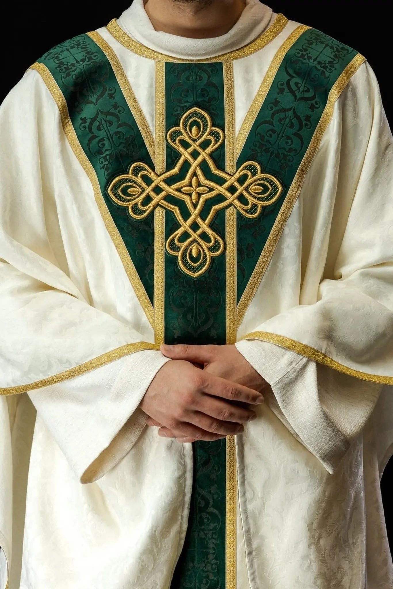 Chasuble faite main avec bande en velours et pierres naturelles – Collection 7007