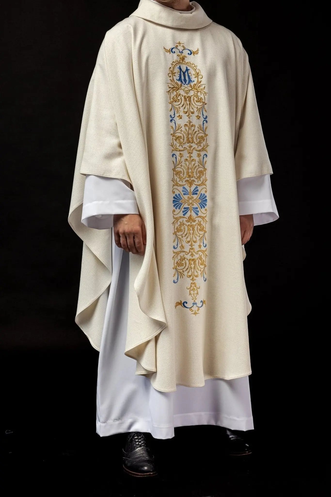 Chasuble in shiny fabric decorated with beads