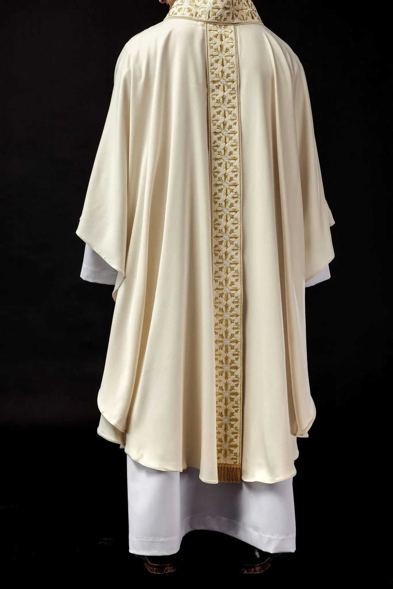 Chasuble avec broderie écrue brillante