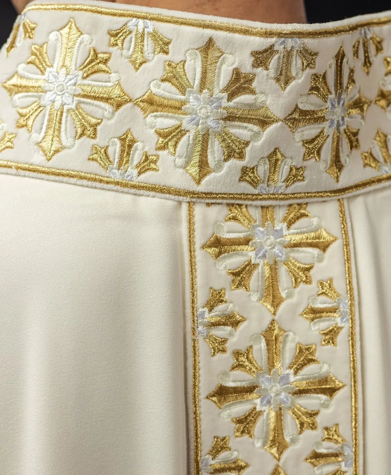 Chasuble avec broderie écrue brillante