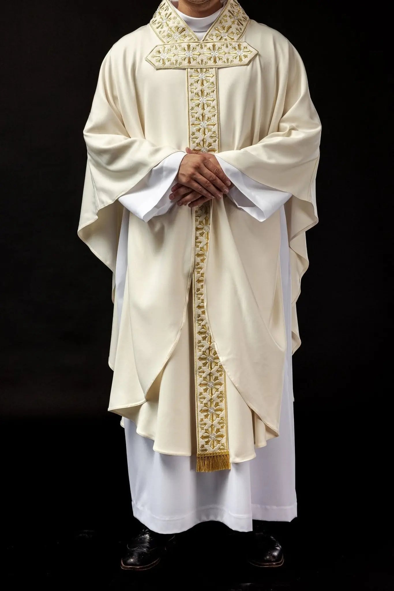 Chasuble with shiny ecru embroidery