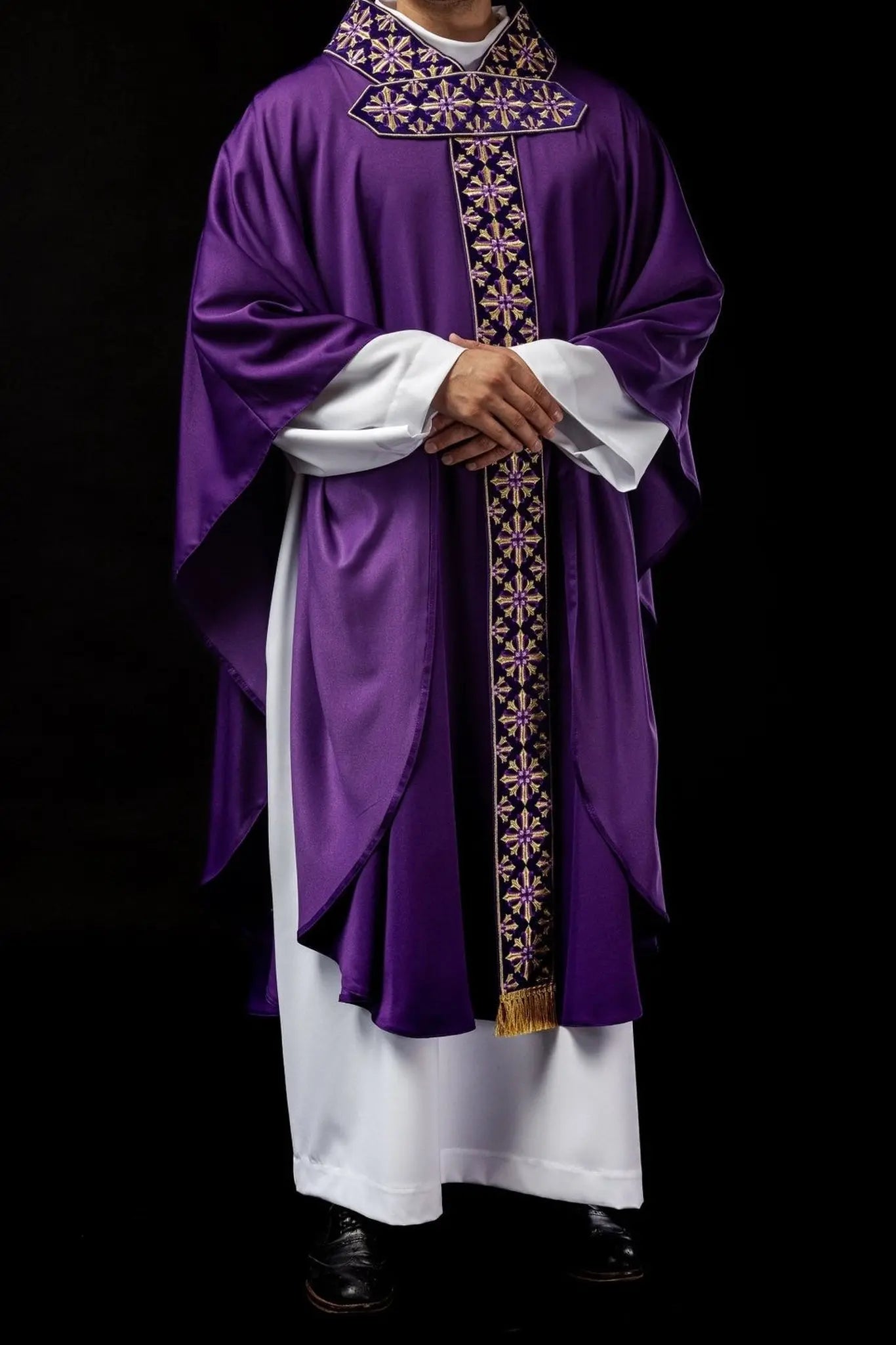 Chasuble avec broderie scintillante en violet