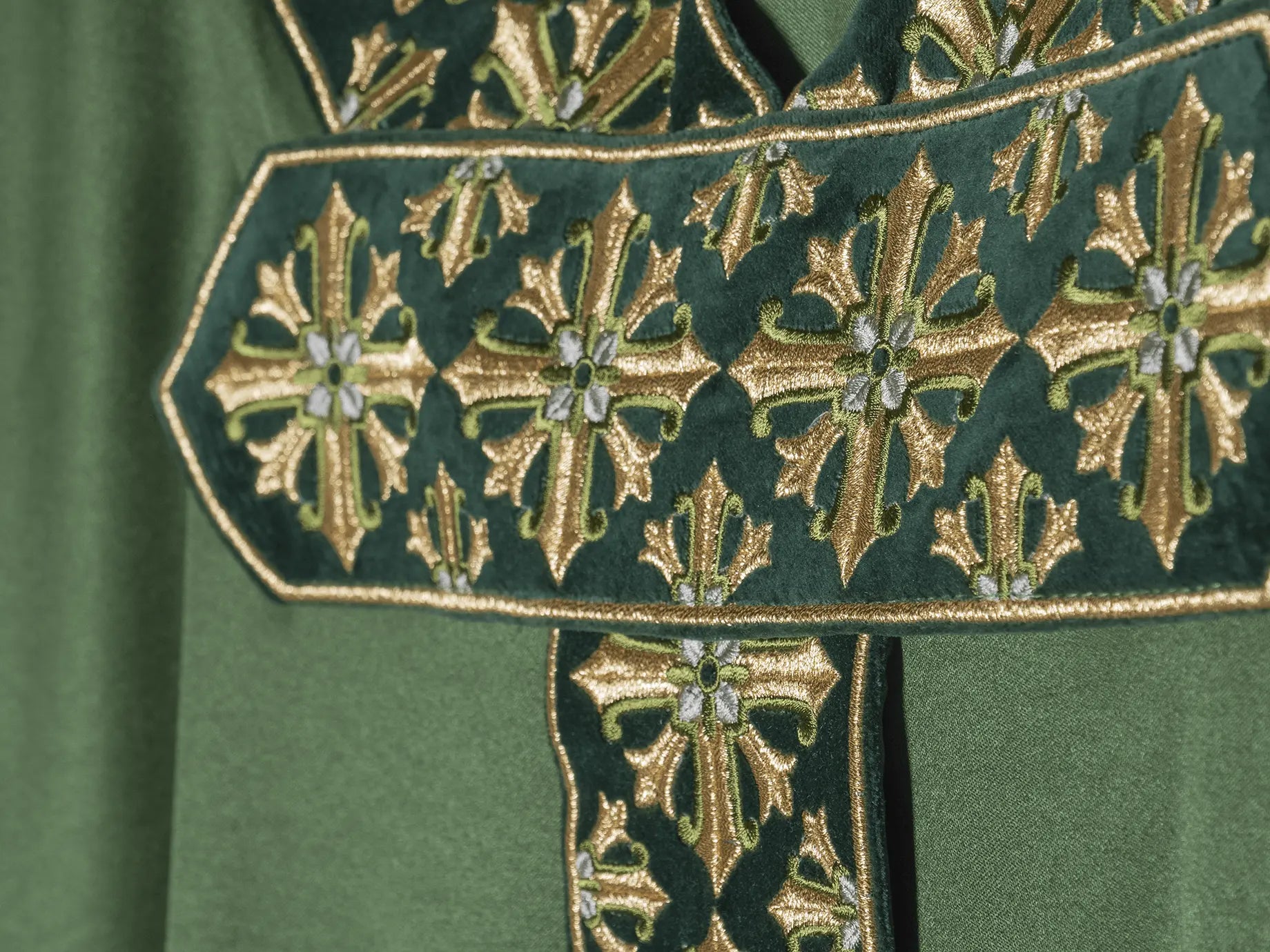 Chasuble avec broderie brillante en vert