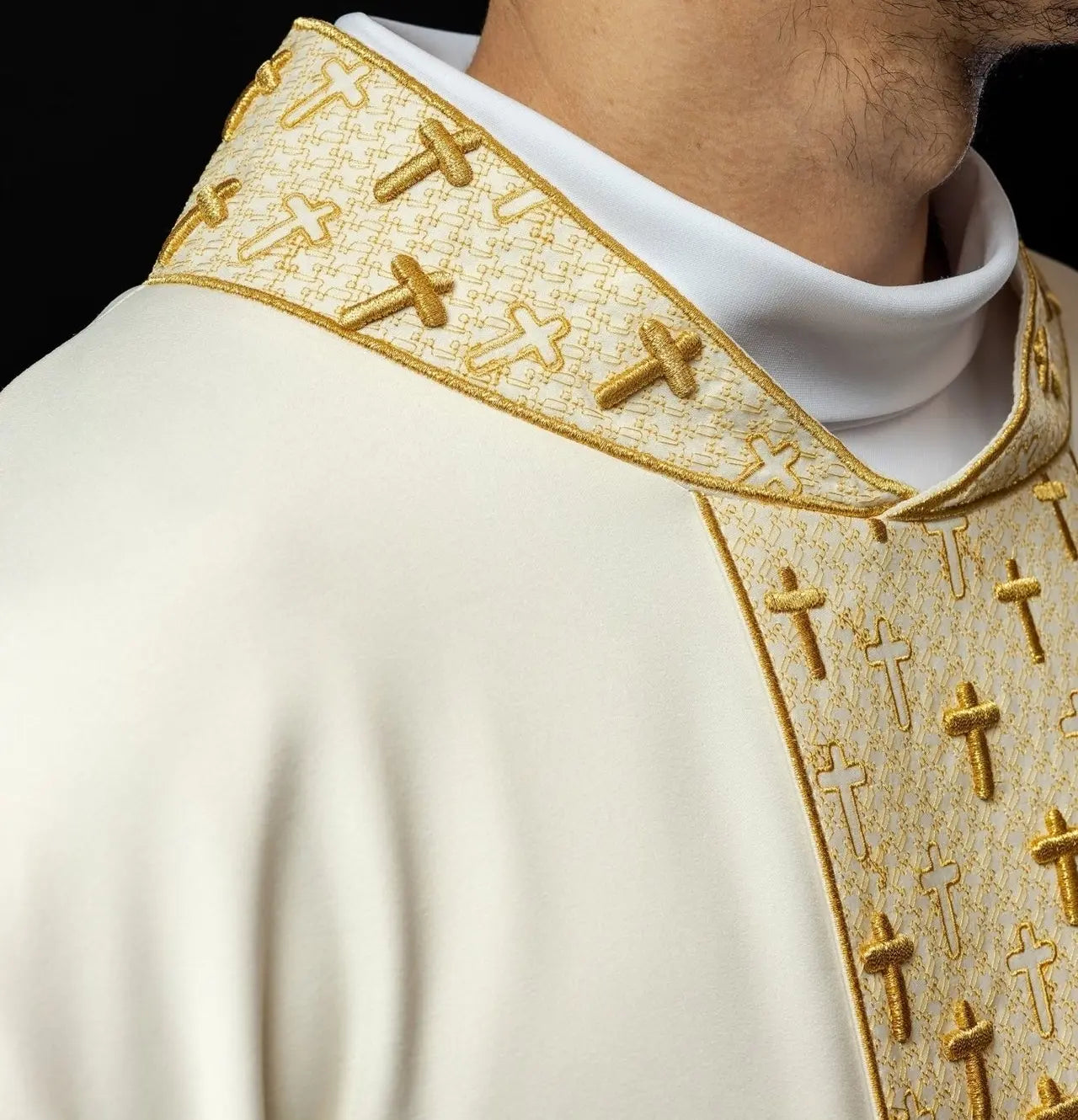 Chasuble with richly embroidered belt with crosses in ecru color