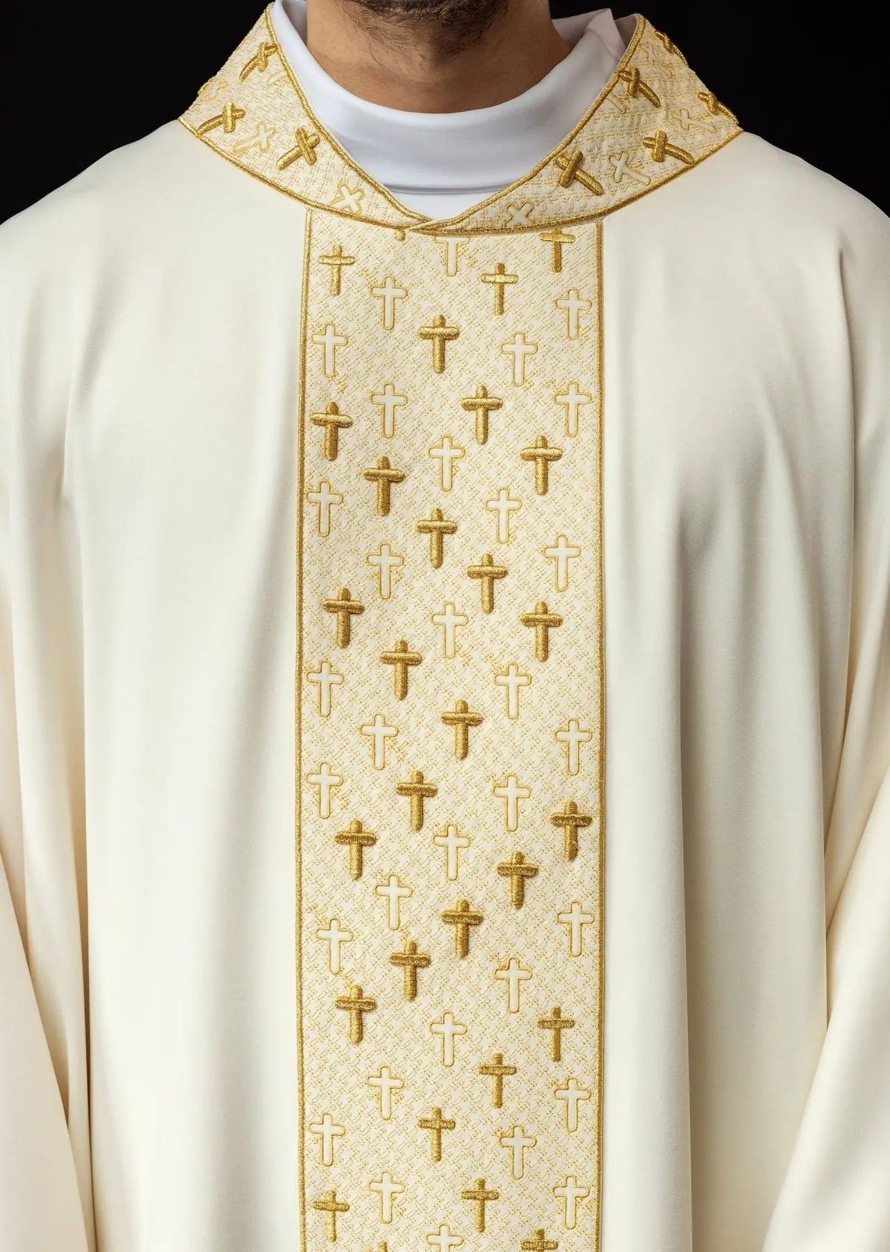 Chasuble with richly embroidered belt with crosses in ecru color
