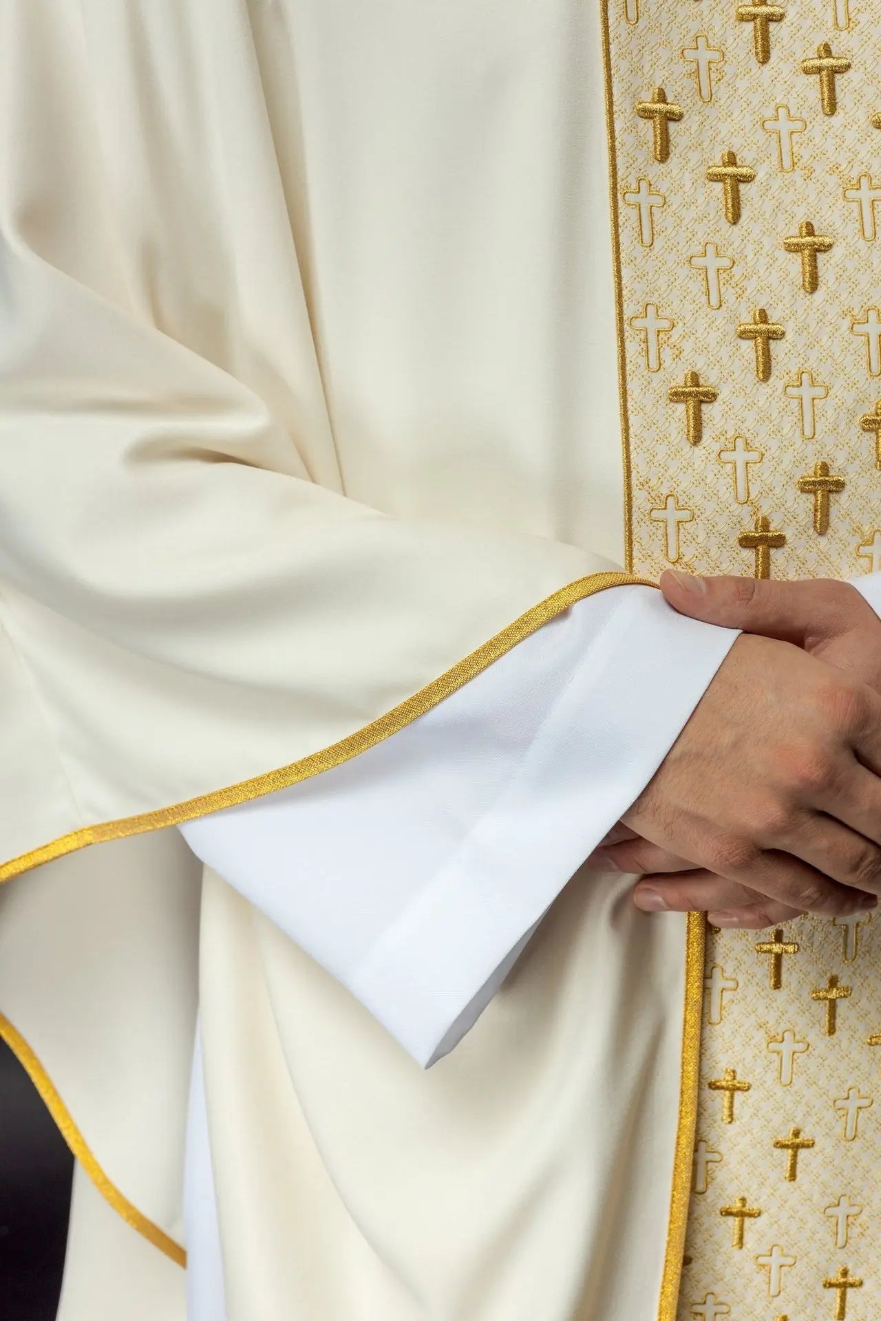 Chasuble with richly embroidered belt with crosses in ecru color