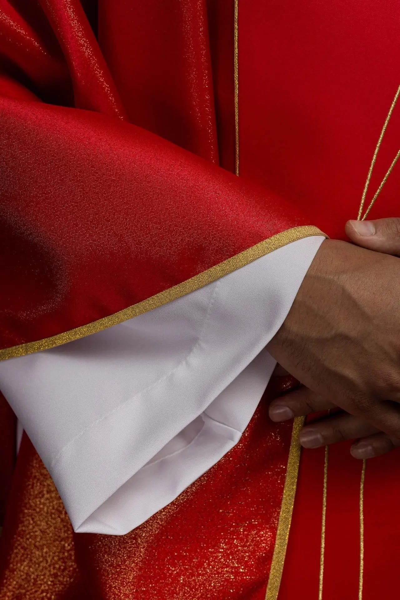 Chasuble of shiny fabric richly embroidered in red