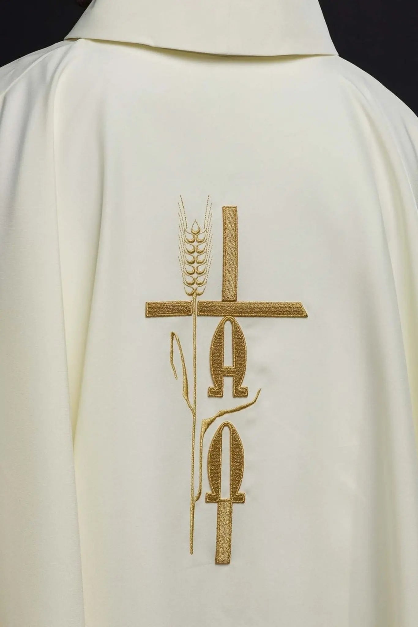 Chasuble avec broderie Alpha Omega en écru