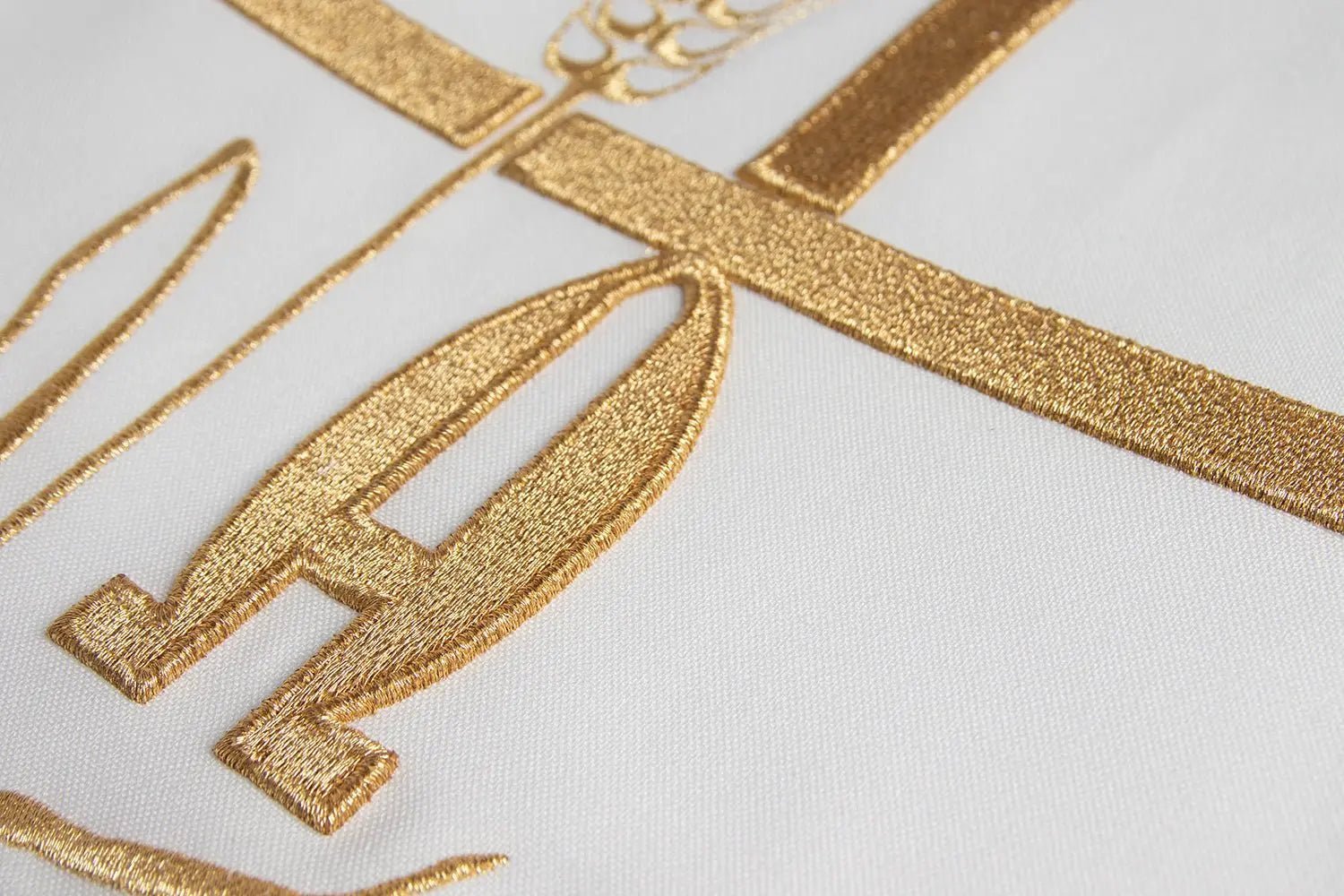 Chasuble avec broderie Alpha Omega en écru