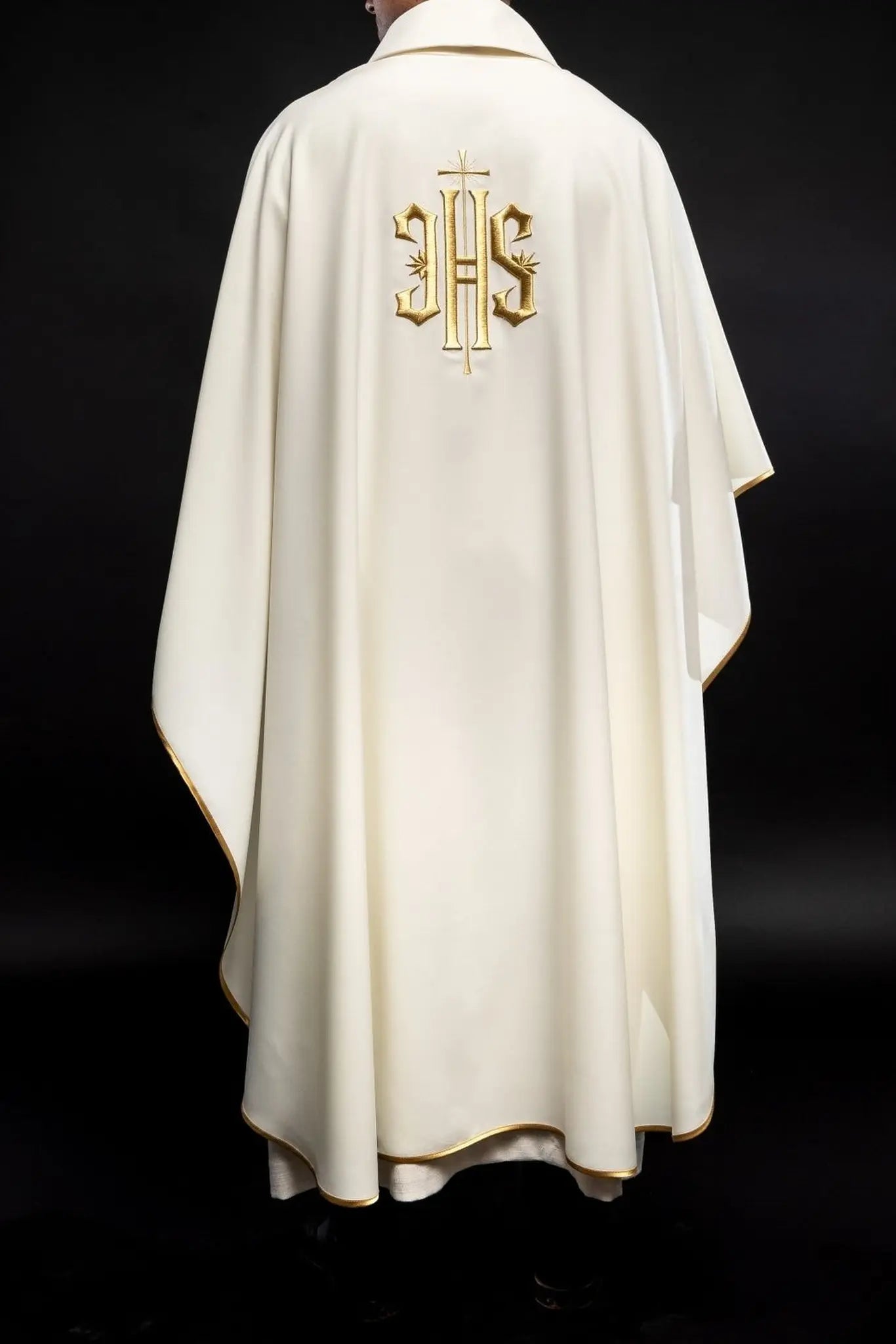 Chasuble avec broderie IHS en écru