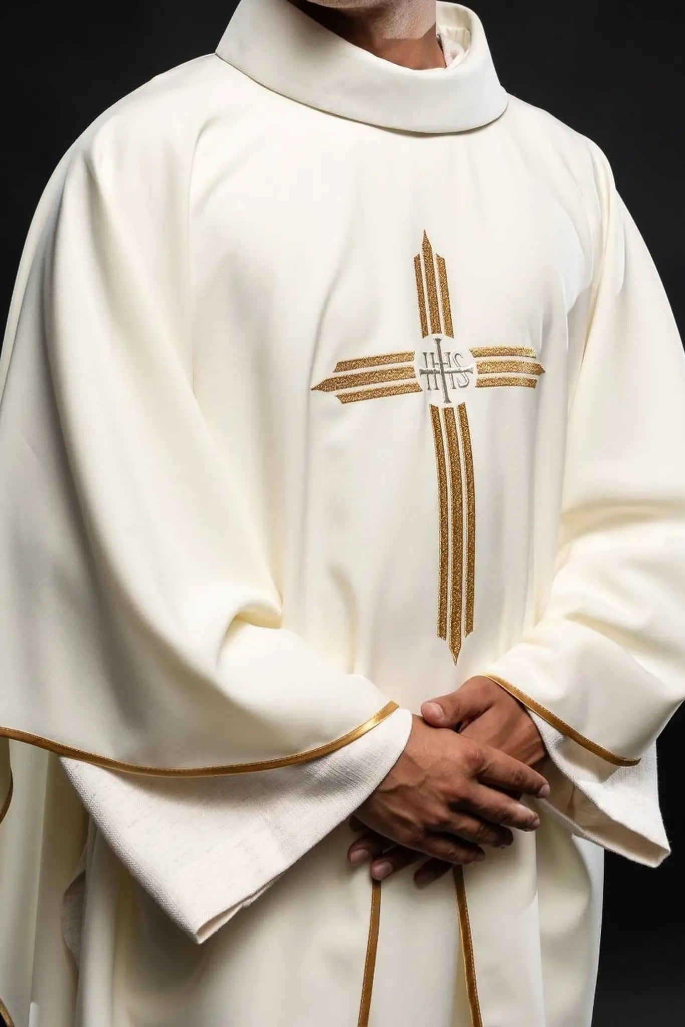Chasuble with embroidery of the Cross and IHS in ecru