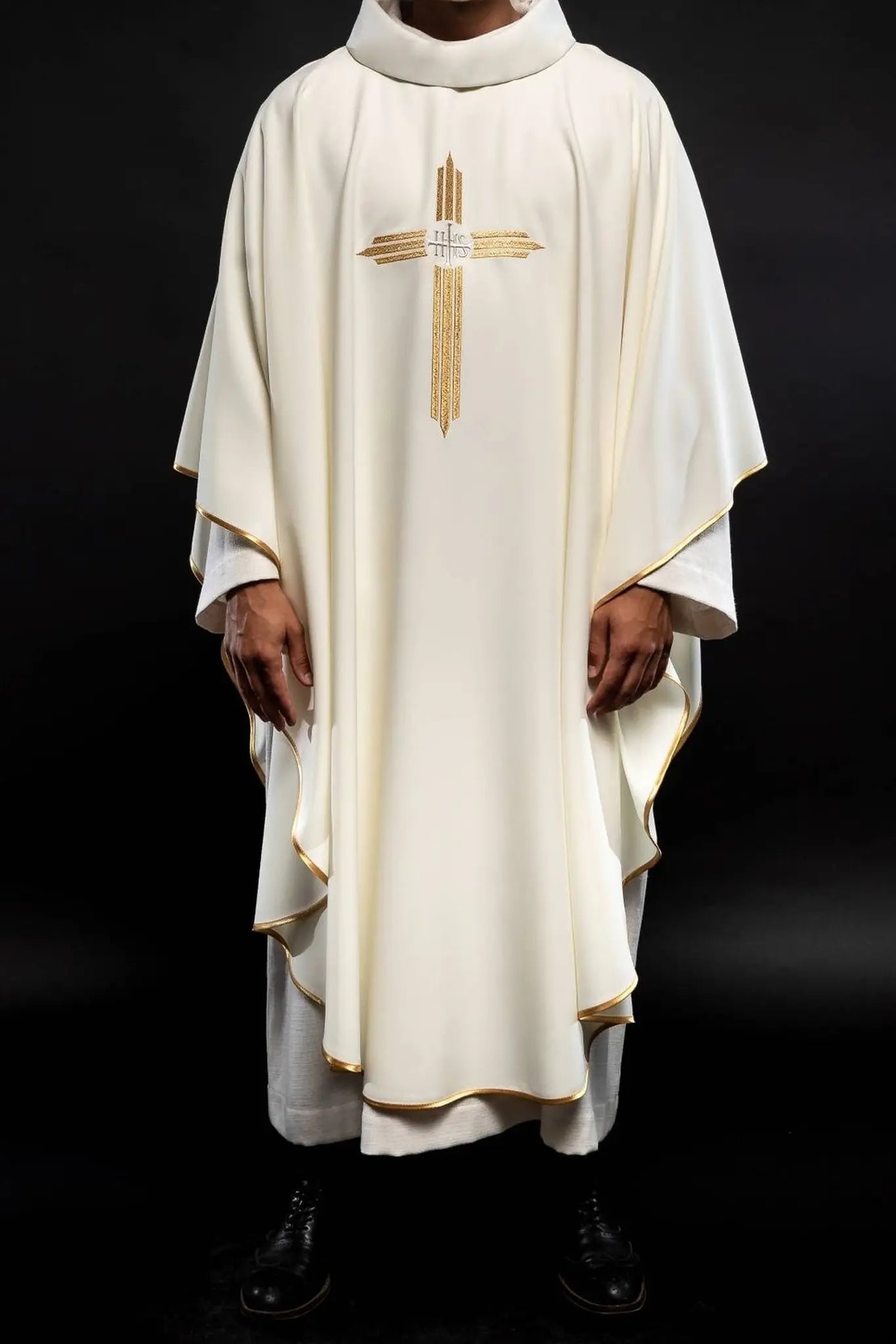 Chasuble with embroidery of the Cross and IHS in ecru