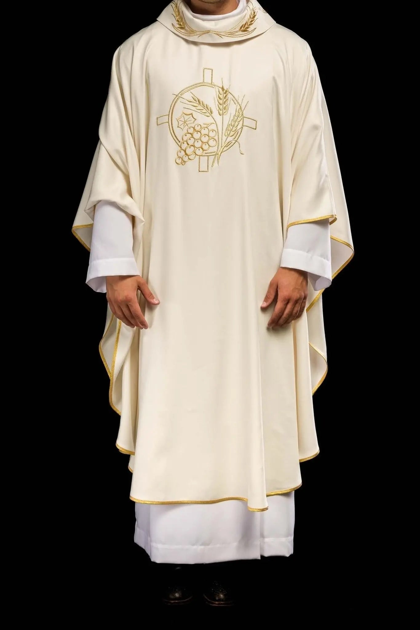 Chasuble with embroidered cross and ear motifs in ecru