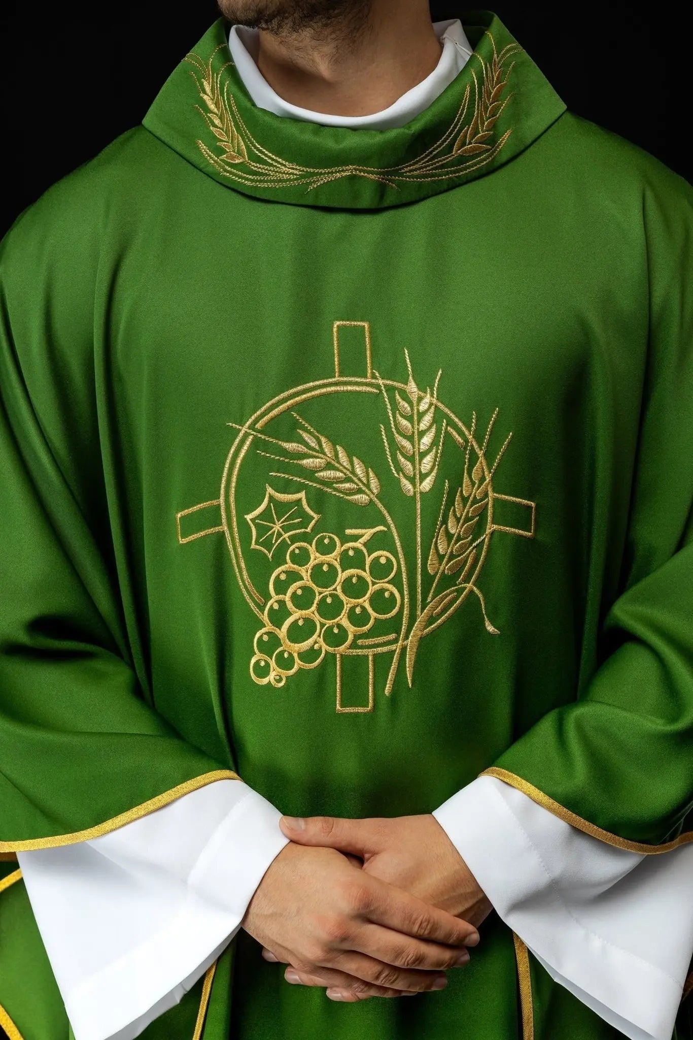 Chasuble with embroidered cross and ear motifs in green