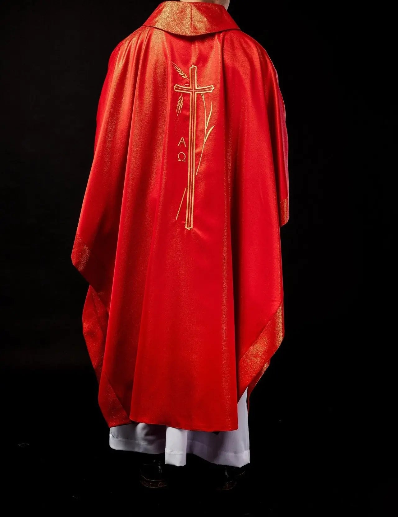 Chasuble with cross and ear motif in red