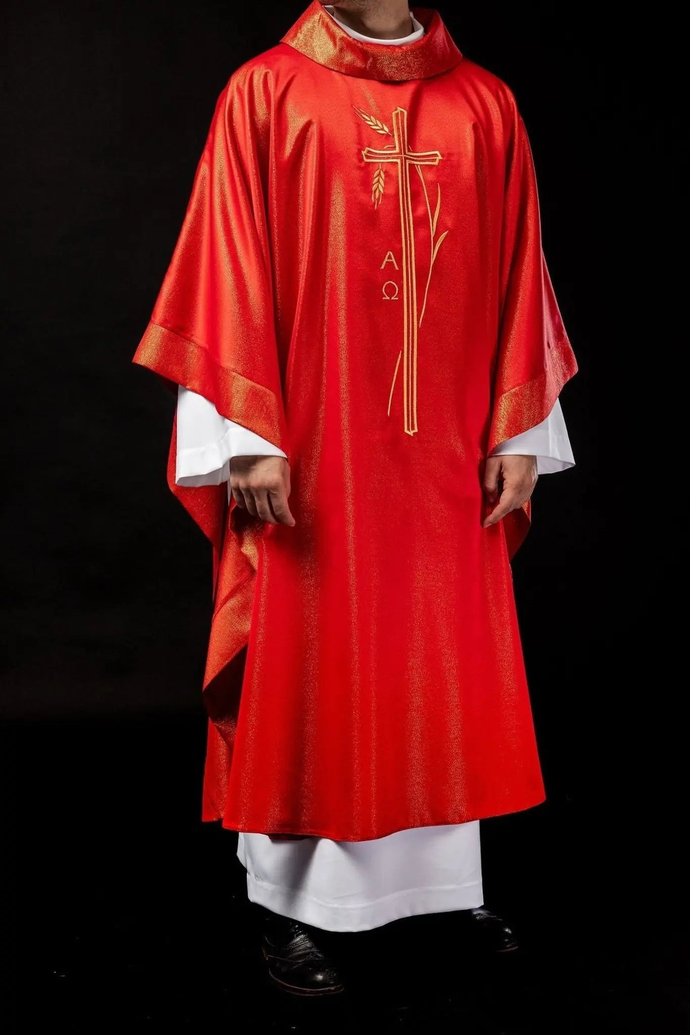 Chasuble avec croix et motif d'oreille en rouge