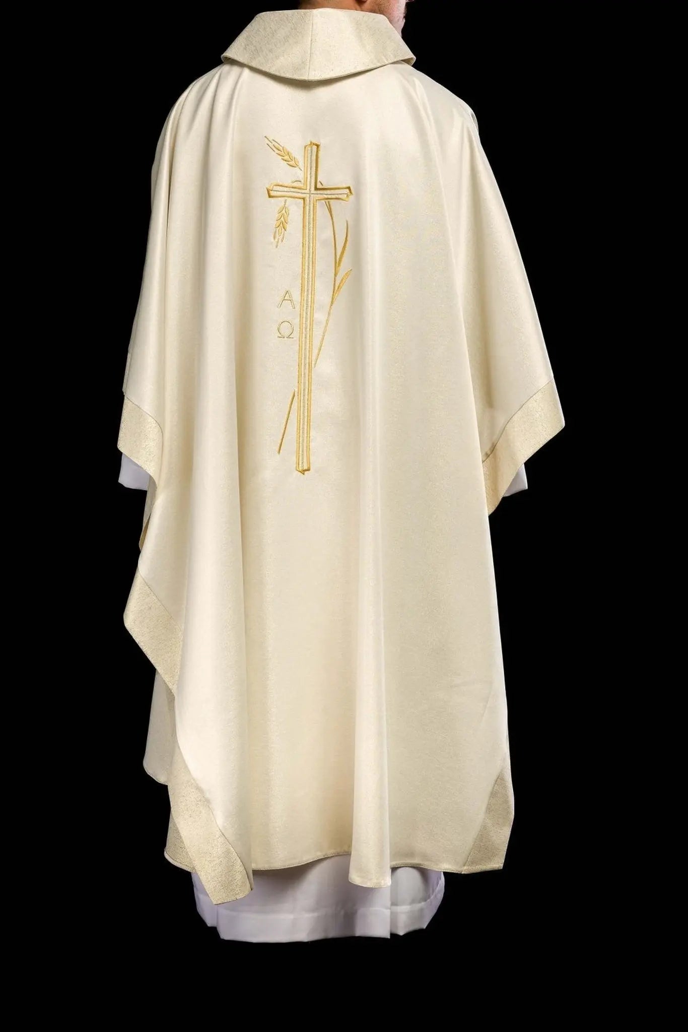Chasuble avec motif de croix et d'oreille en écru
