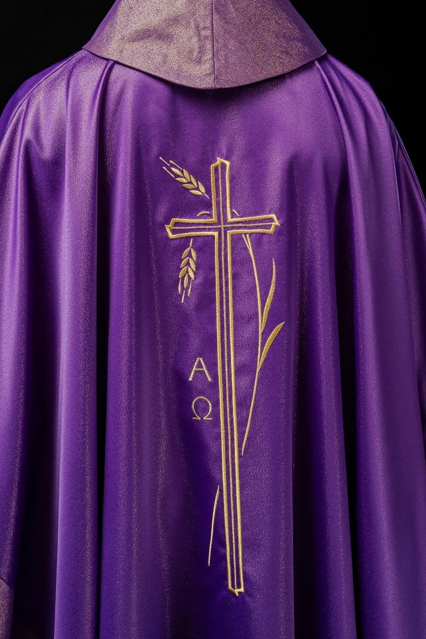 Chasuble with cross and ear motif in purple color