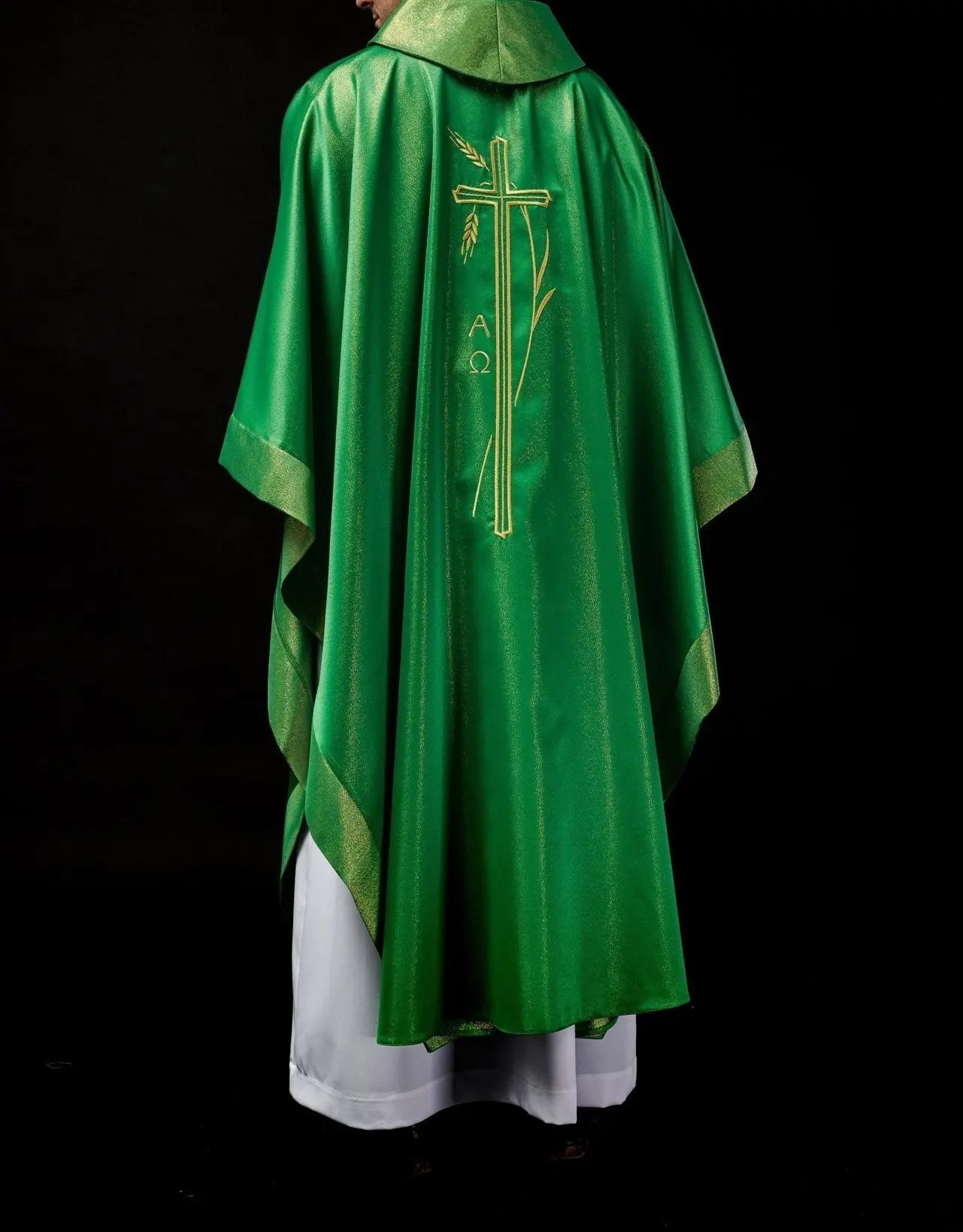 Chasuble avec motif de croix et d'oreille en couleur verte